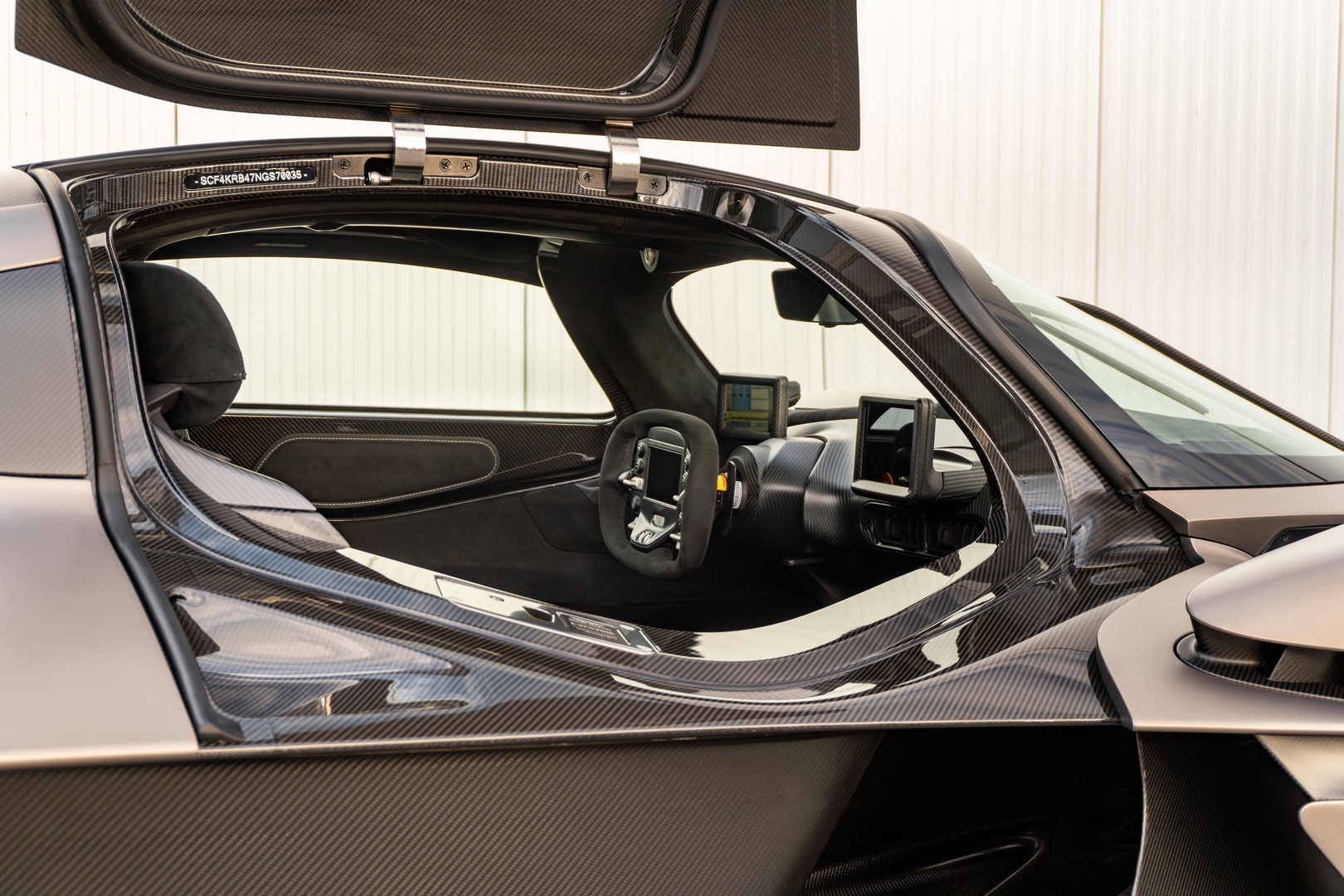 2022 Aston Martin Valkyrie, 2/40