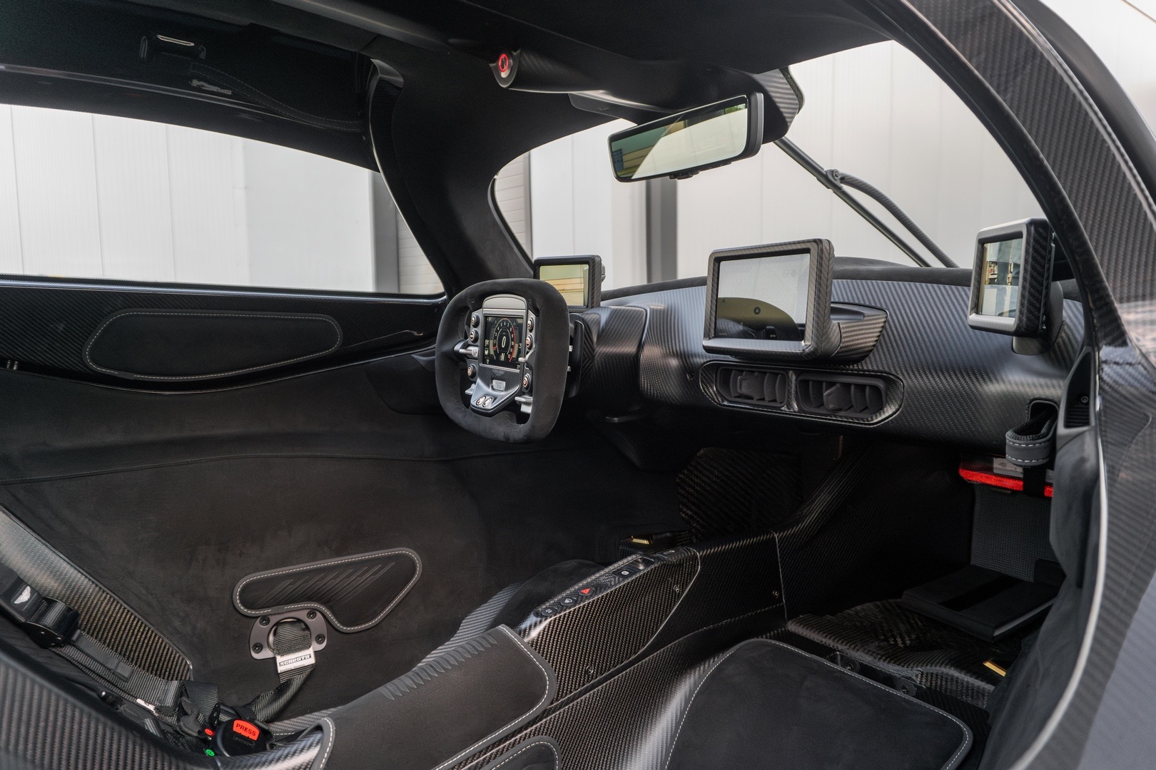 2022 Aston Martin Valkyrie, 3/40