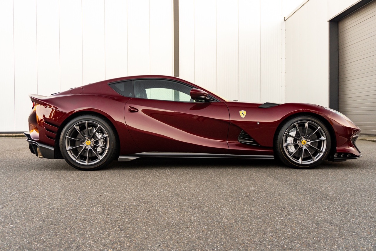 2022 Ferrari 812 Competizione – Rosso Rubino, 12/25