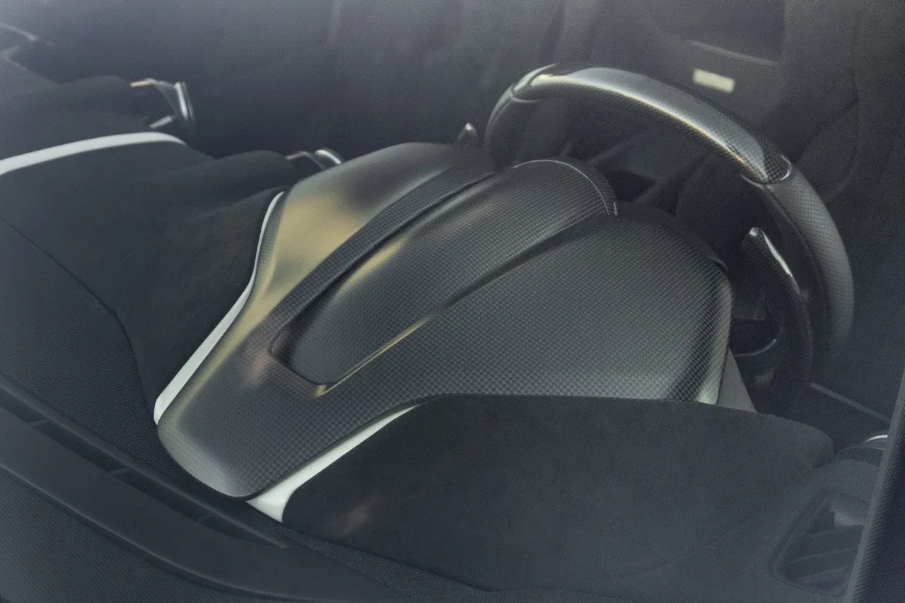 2022 Ferrari 812 Competizione – Rosso Rubino interior