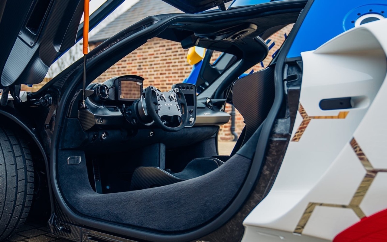 2019 McLaren Senna GTR, 18/20