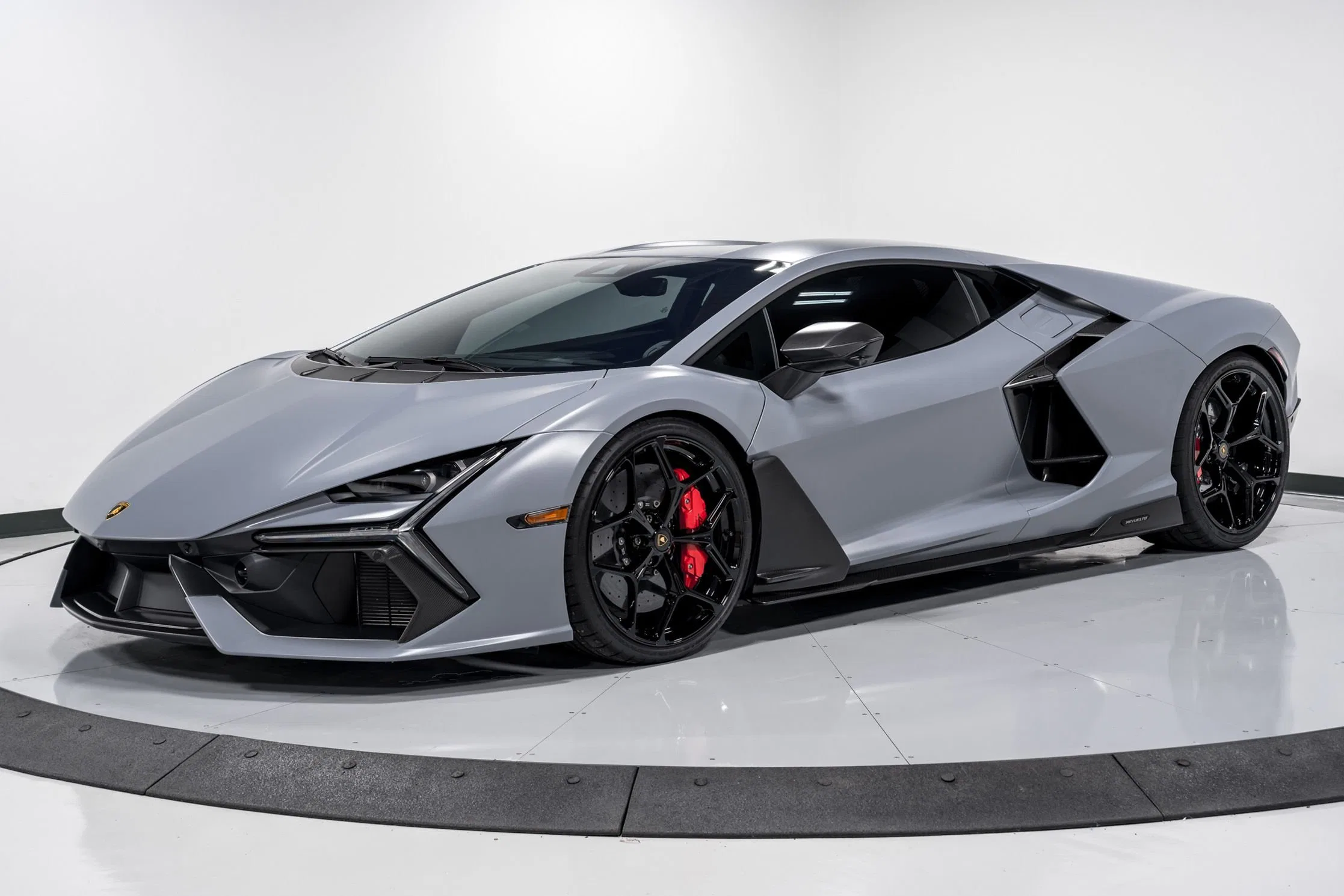 2024 Lamborghini Revuelto