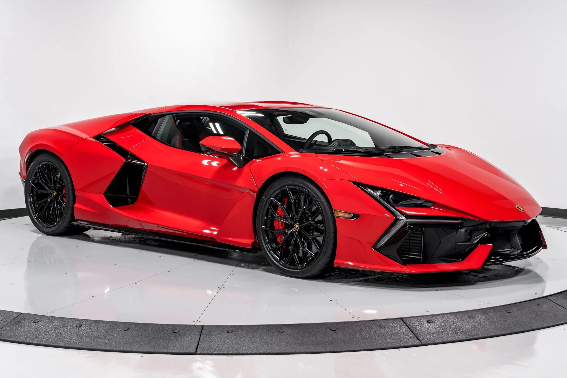 2024 Lamborghini Revuelto