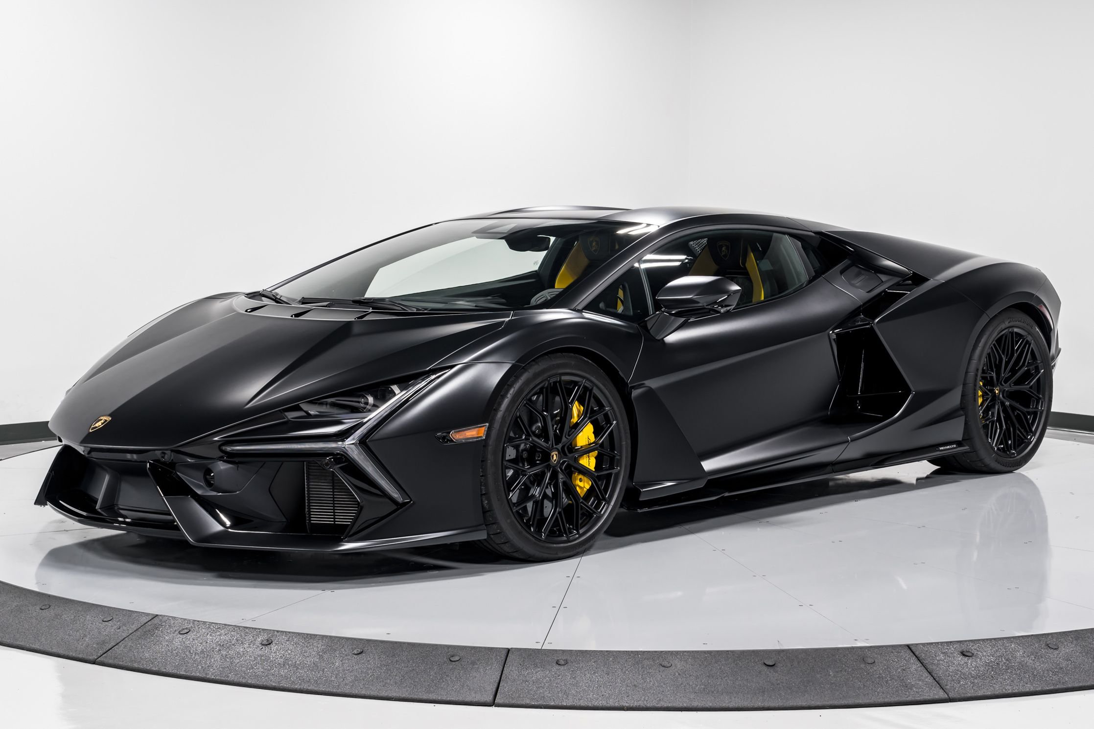 2024 Lamborghini Revuelto