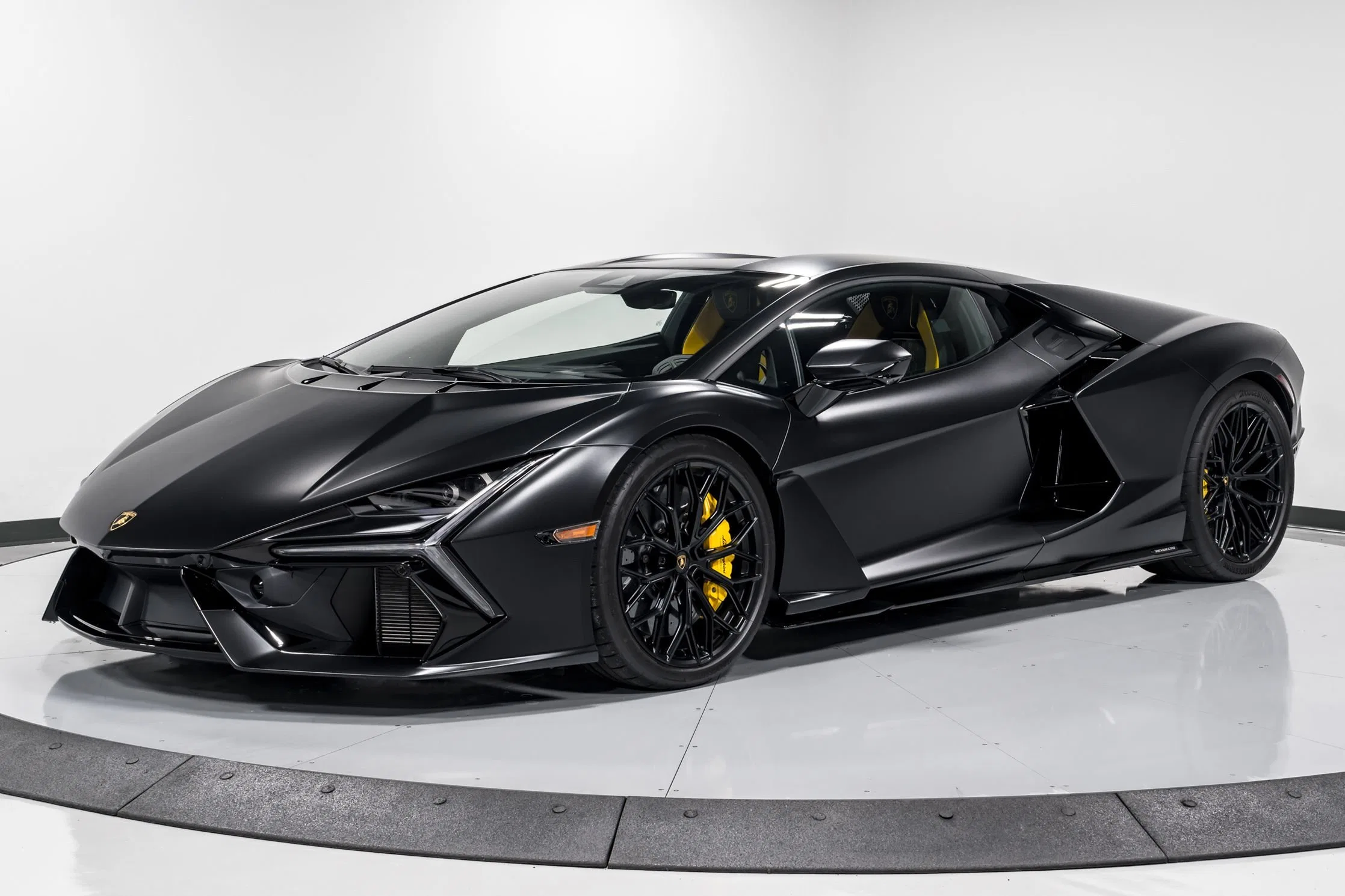 2024 Lamborghini Revuelto