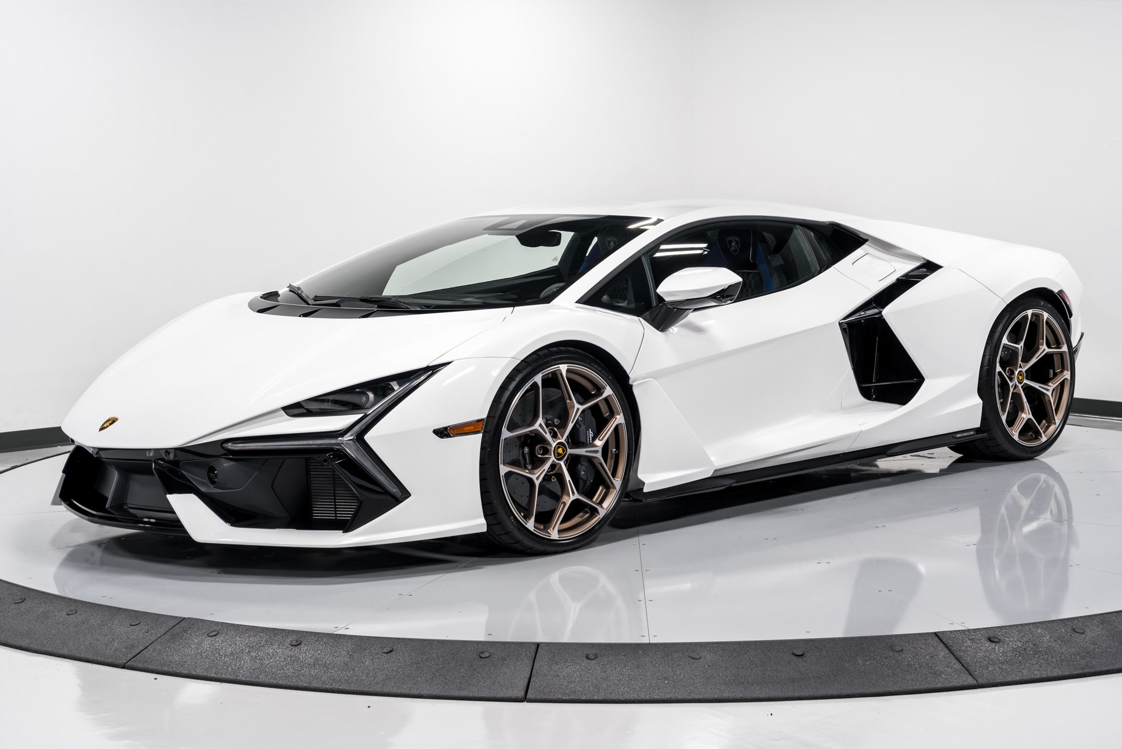2024 Lamborghini Revuelto