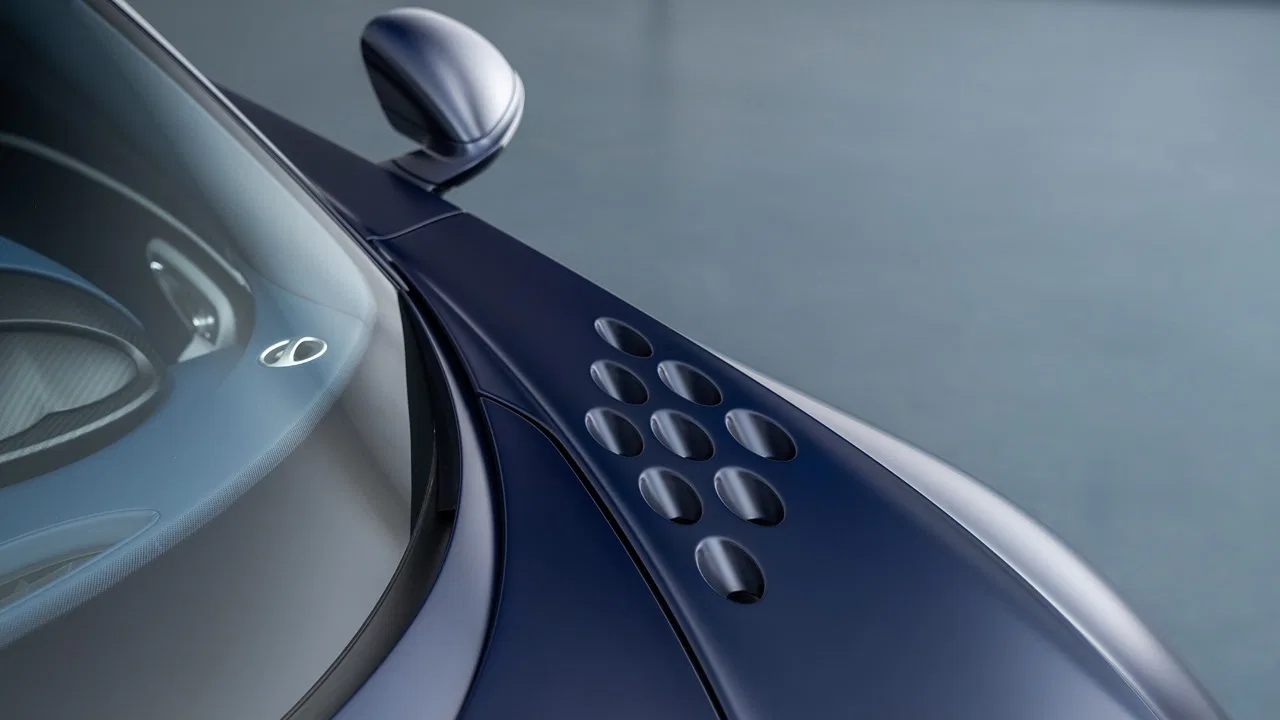 2022 Bugatti Chiron Super Sport interior, center console, Deep Blue
