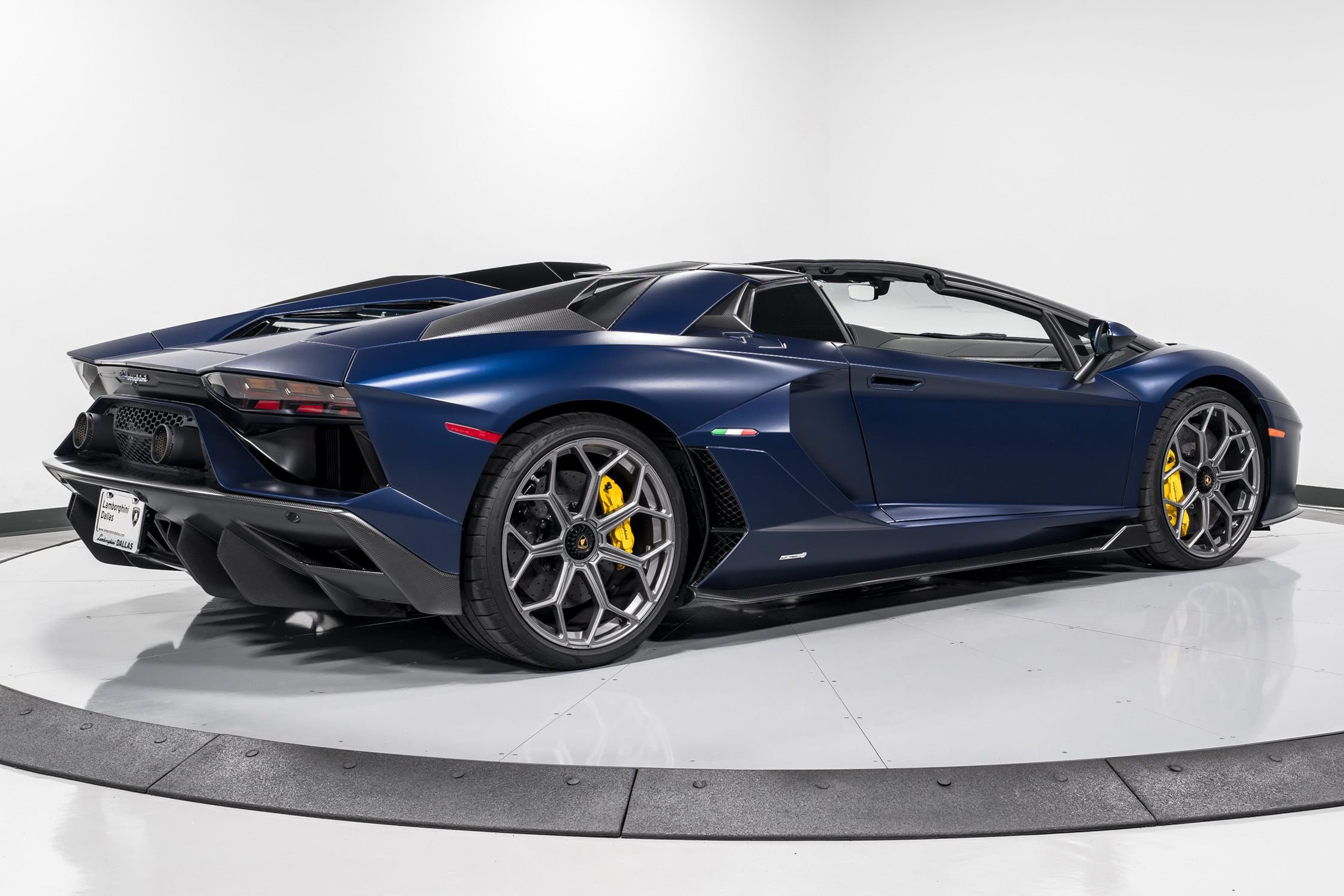 2022 Lamborghini Aventador Ultimae Roadster