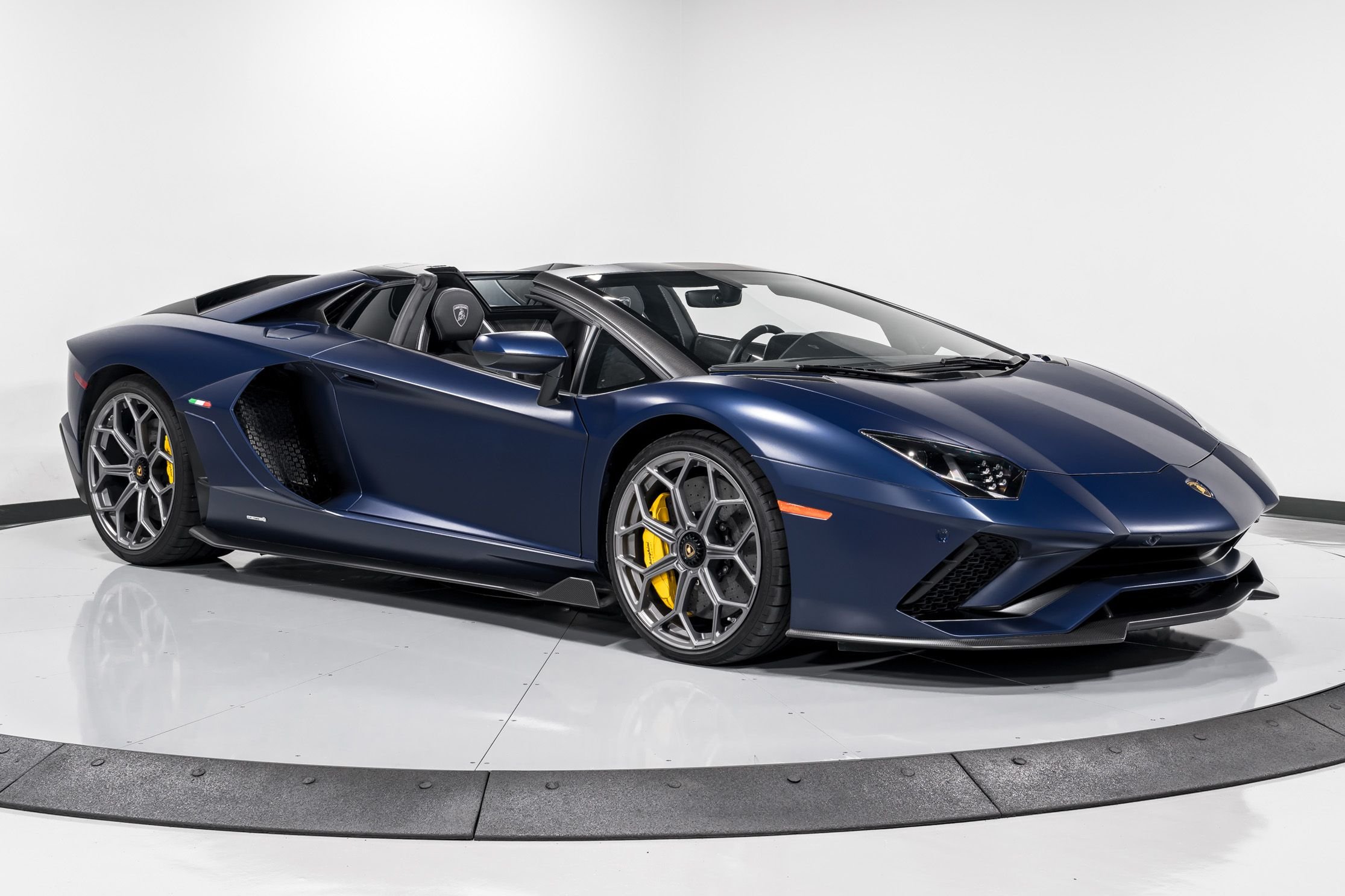 2022 Lamborghini Aventador Ultimae Roadster, 4/39