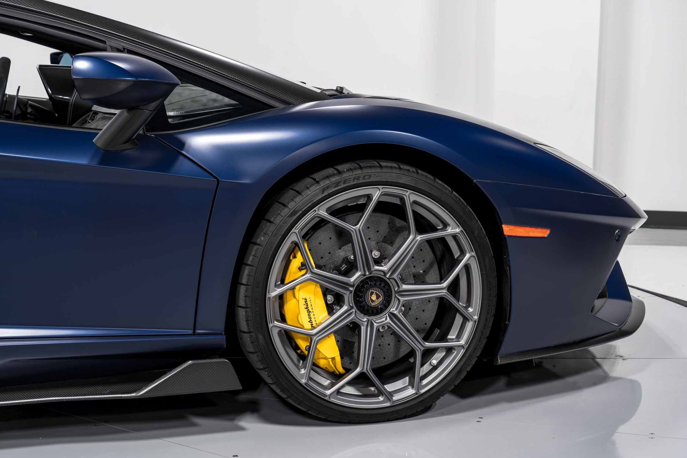 2022 Lamborghini Aventador Ultimae Roadster, 15/39