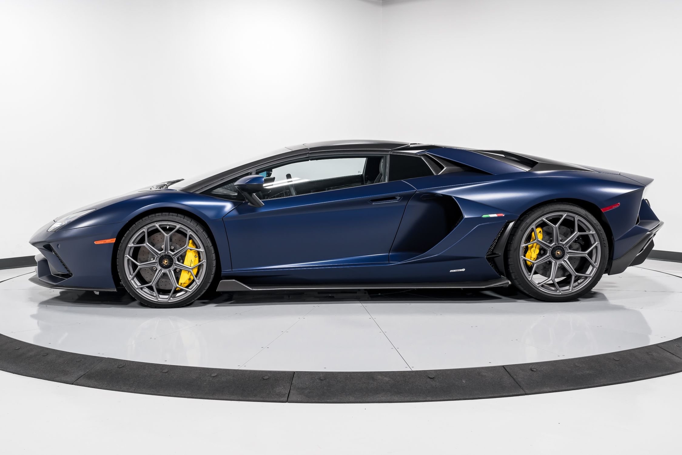 2022 Lamborghini Aventador Ultimae Roadster, 16/39
