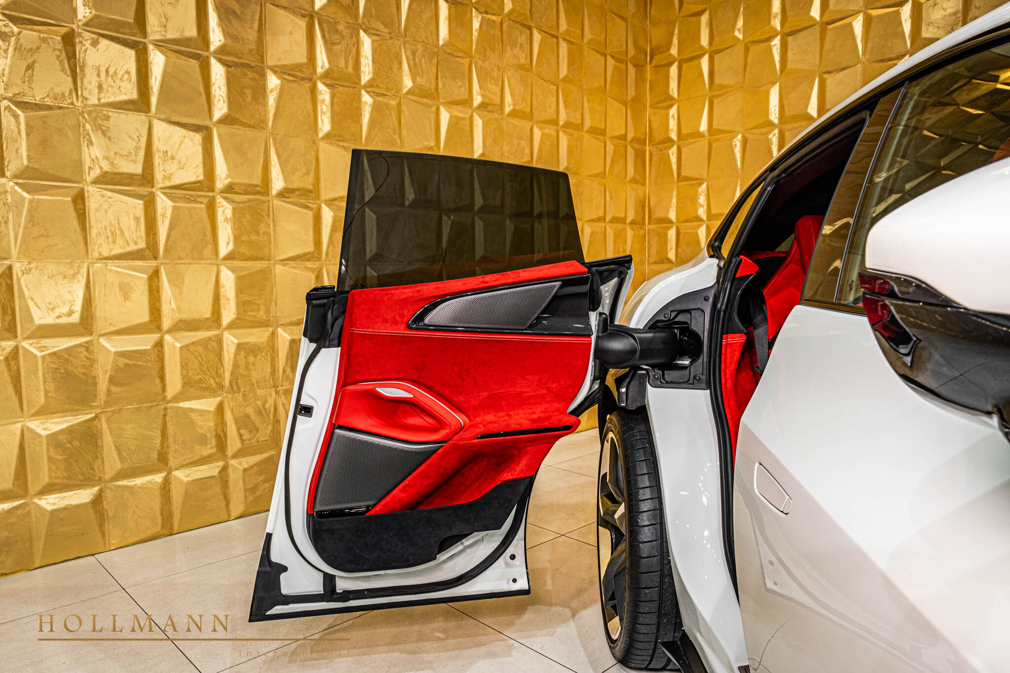 2025 Ferrari Purosangue, 2/19