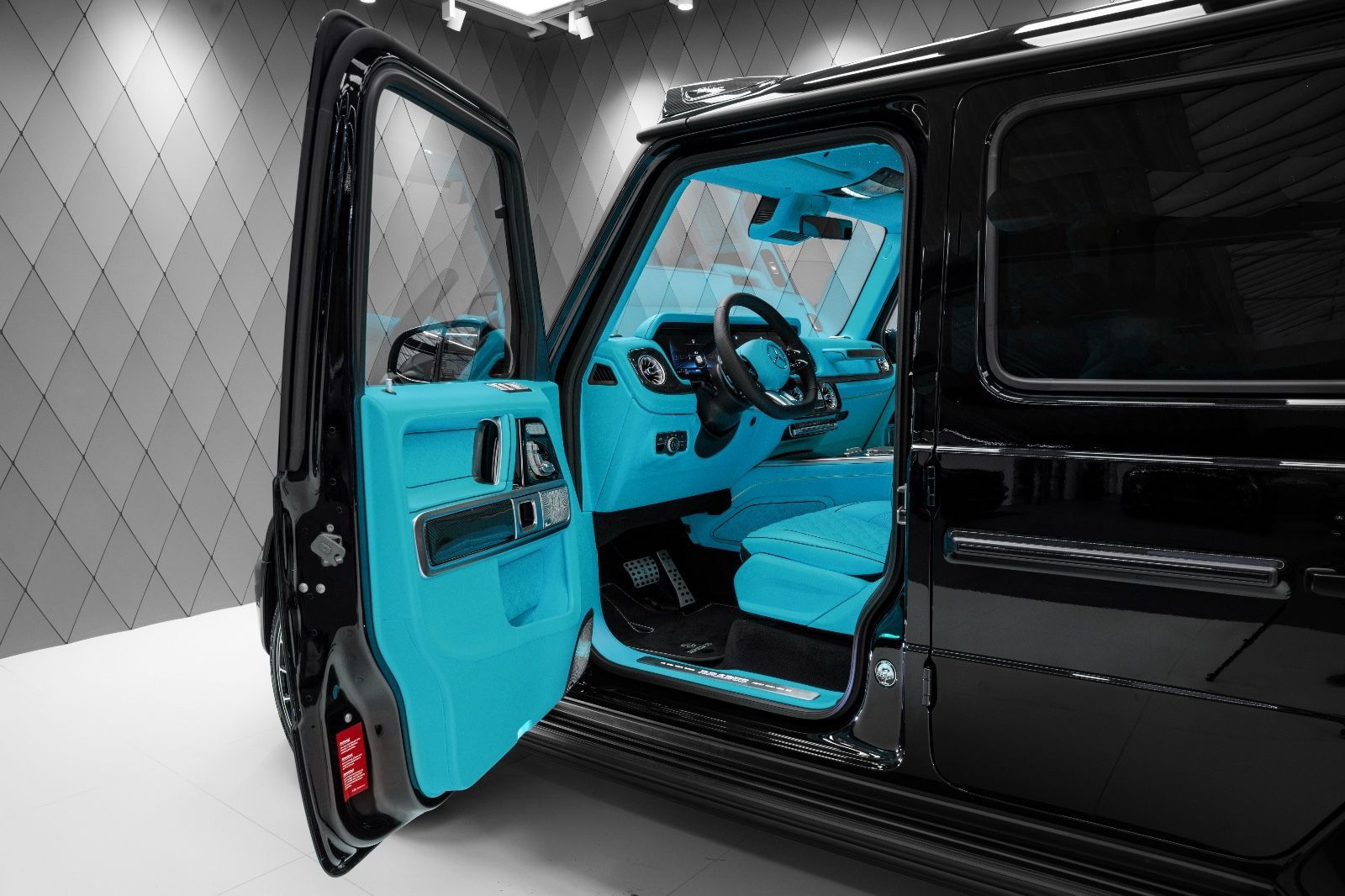 2024 BRABUS P 900 Rocket Edition, 3/18
