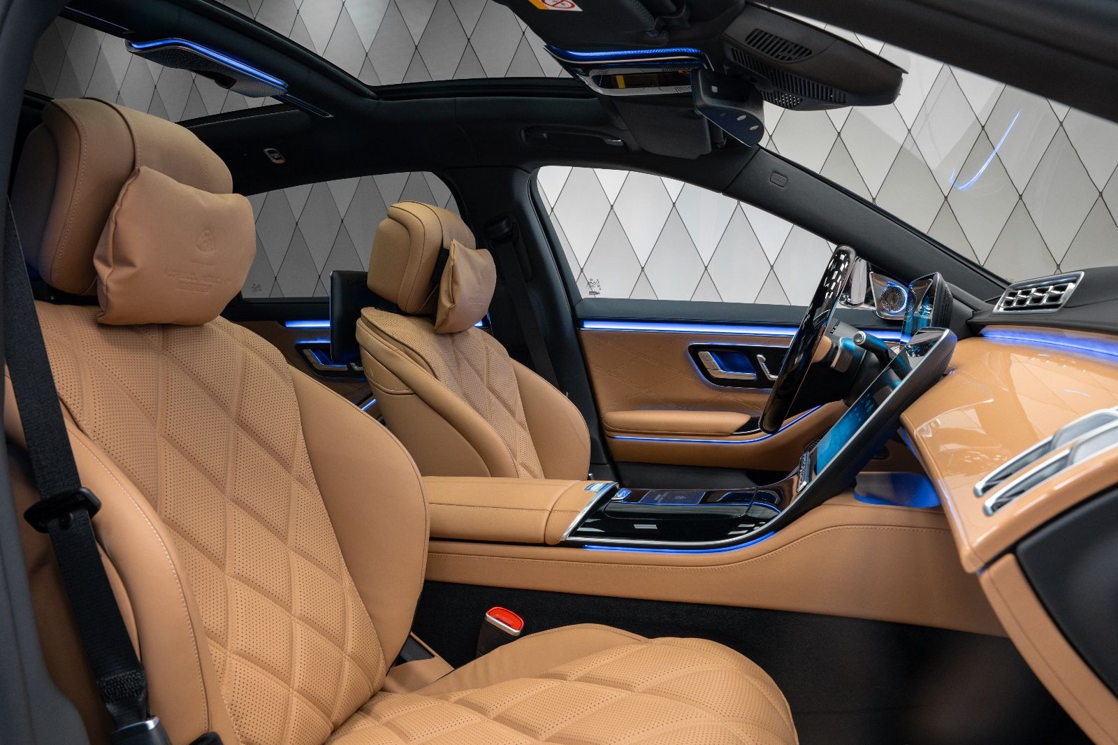 2023 Maybach S 680 by Virgil Abloh, 10/17