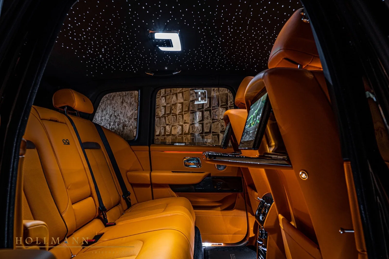 2025 Rolls-Royce Cullinan Black Badge interior, seats