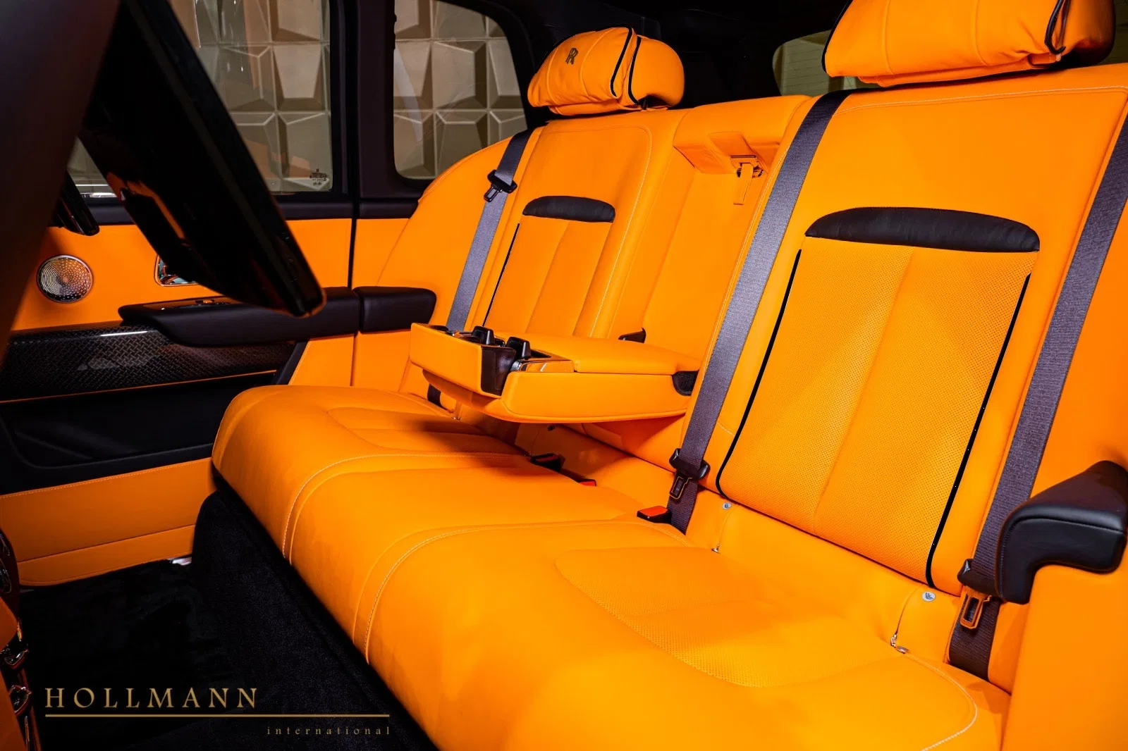 2025 Rolls-Royce Cullinan Black Badge interior, seats