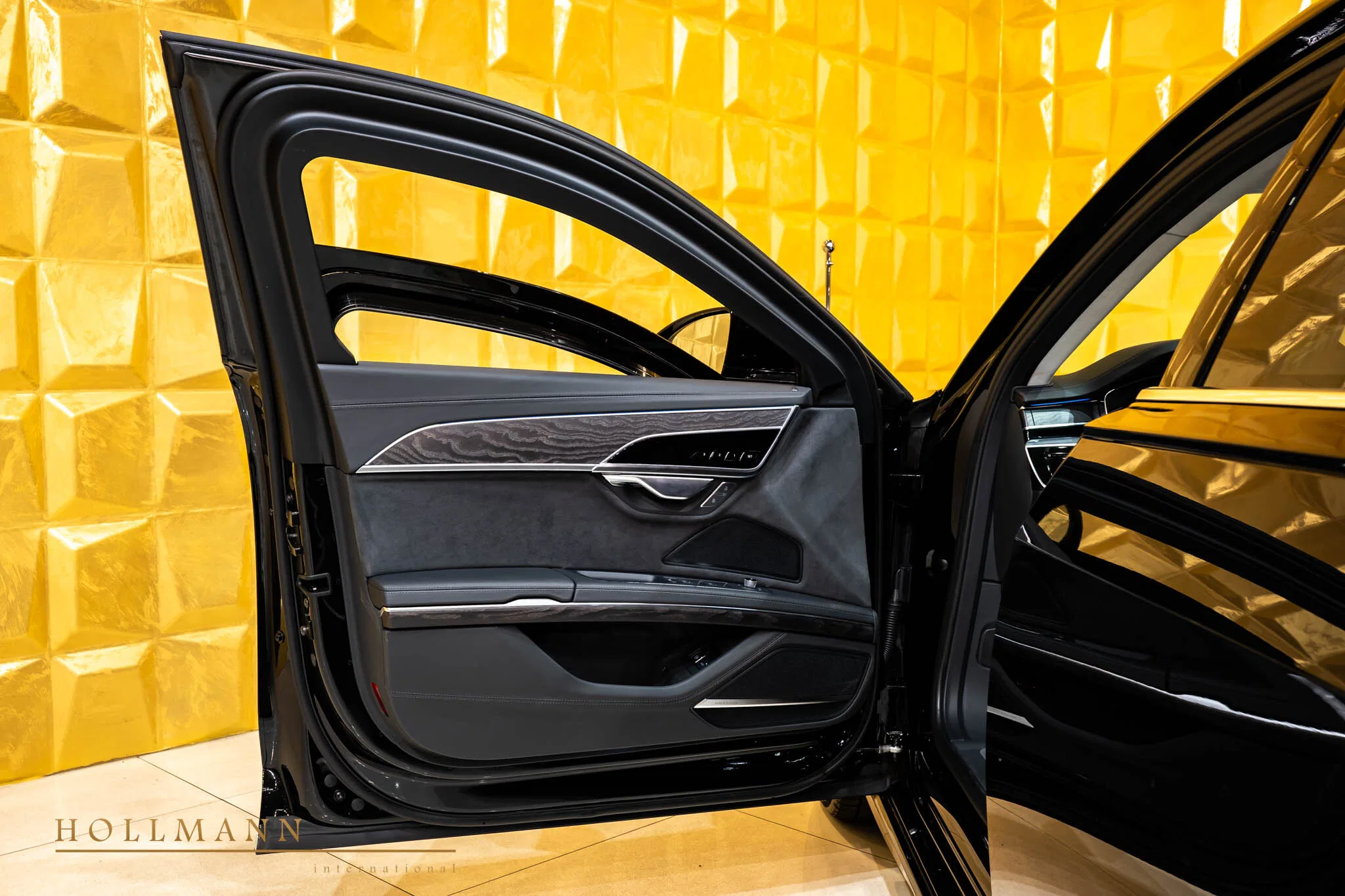 2025 Audi A8 Armored interior, door panel, Leather Black
