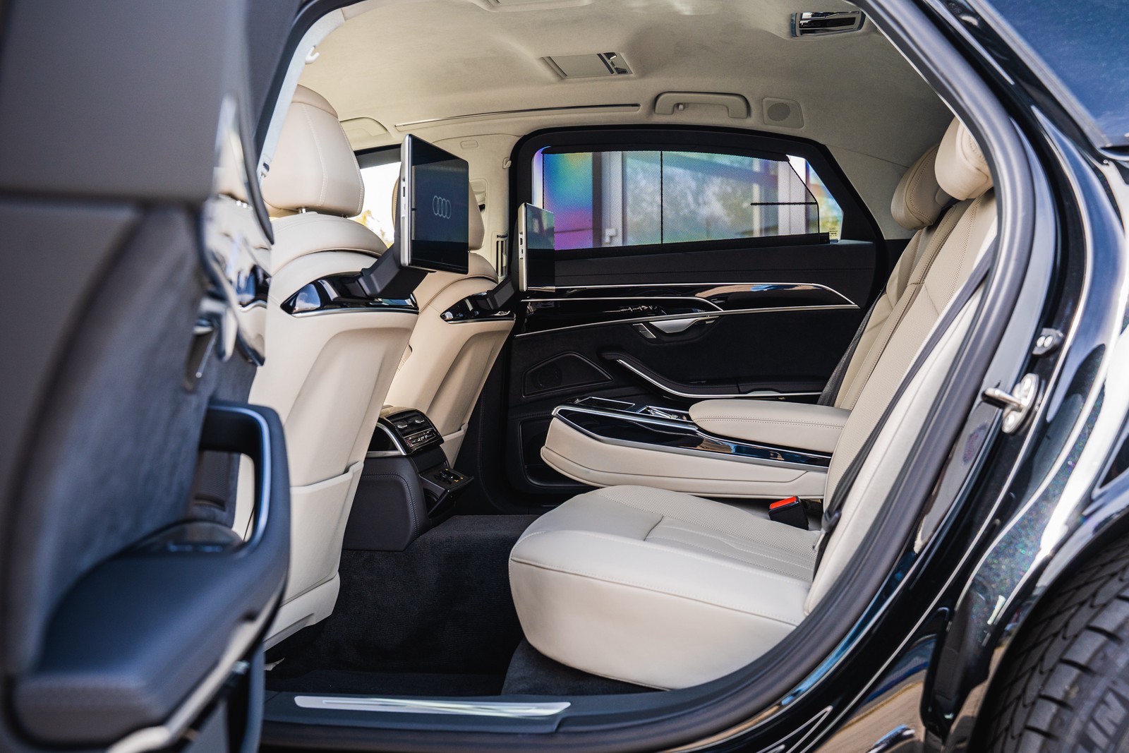 2025 Armored Audi A8, 3/28