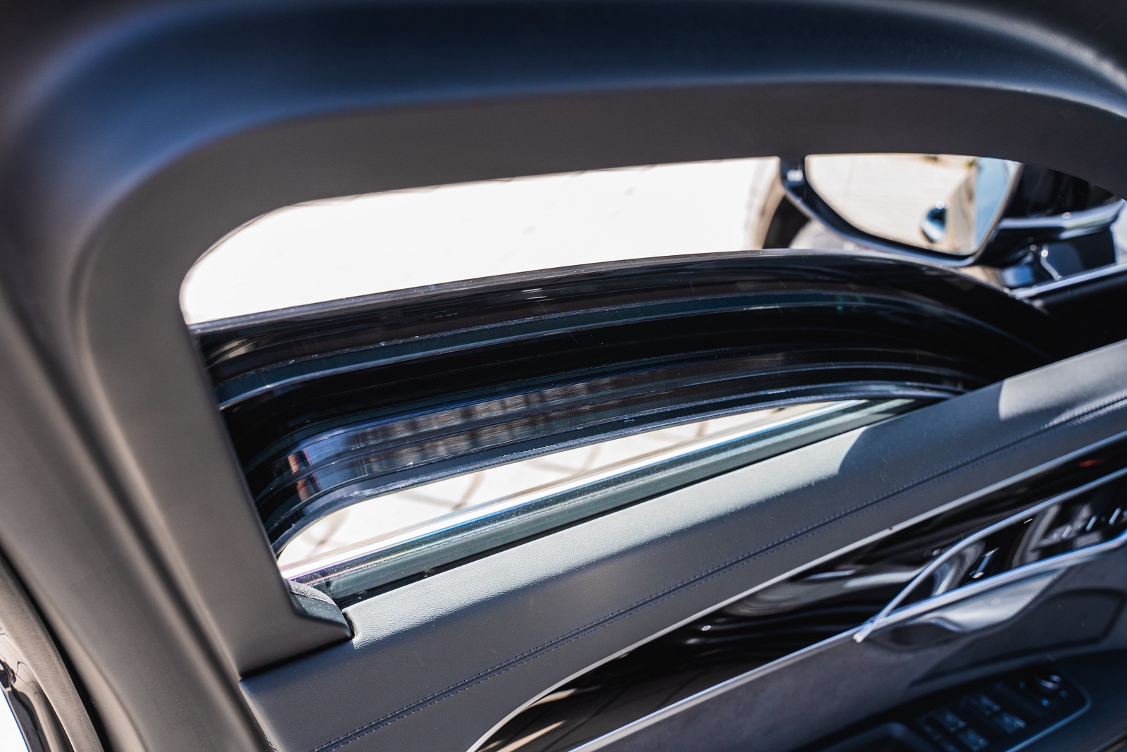 2025 Armored Audi A8, 5/28
