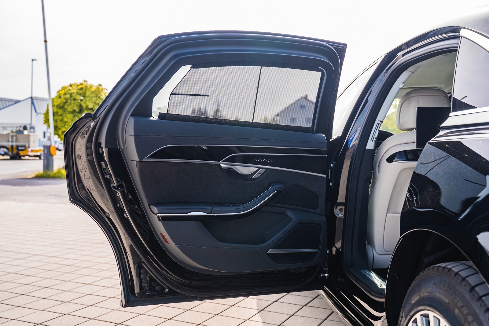 2025 Armored Audi A8, 10/28