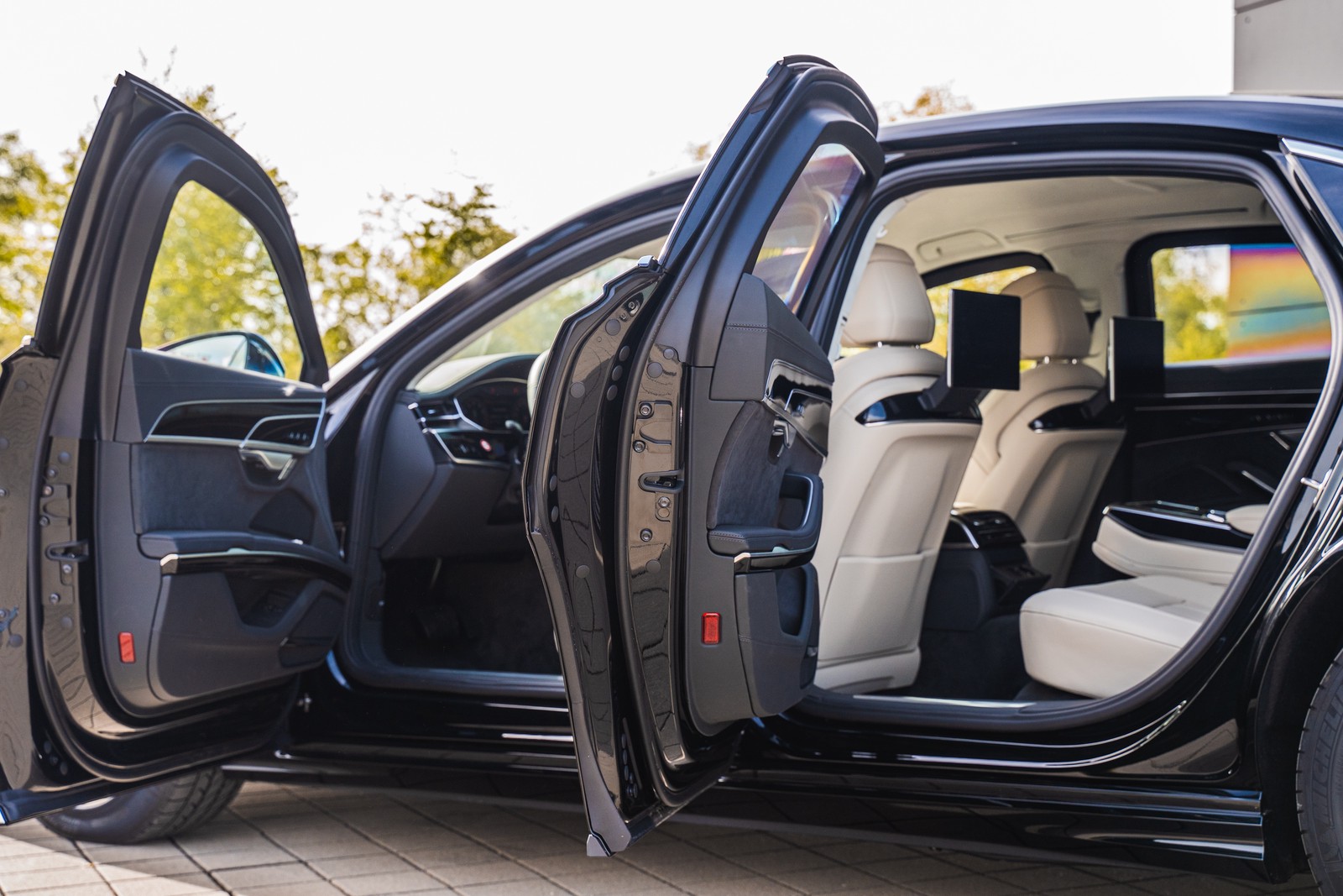 2025 Armored Audi A8, 11/28