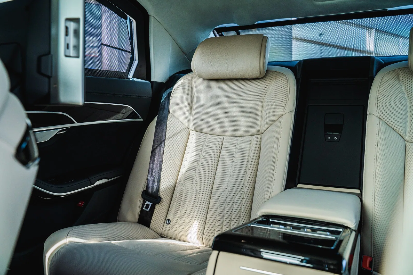 2025 Armored Audi A8 interior, seats, Perlmutt Beige Leather