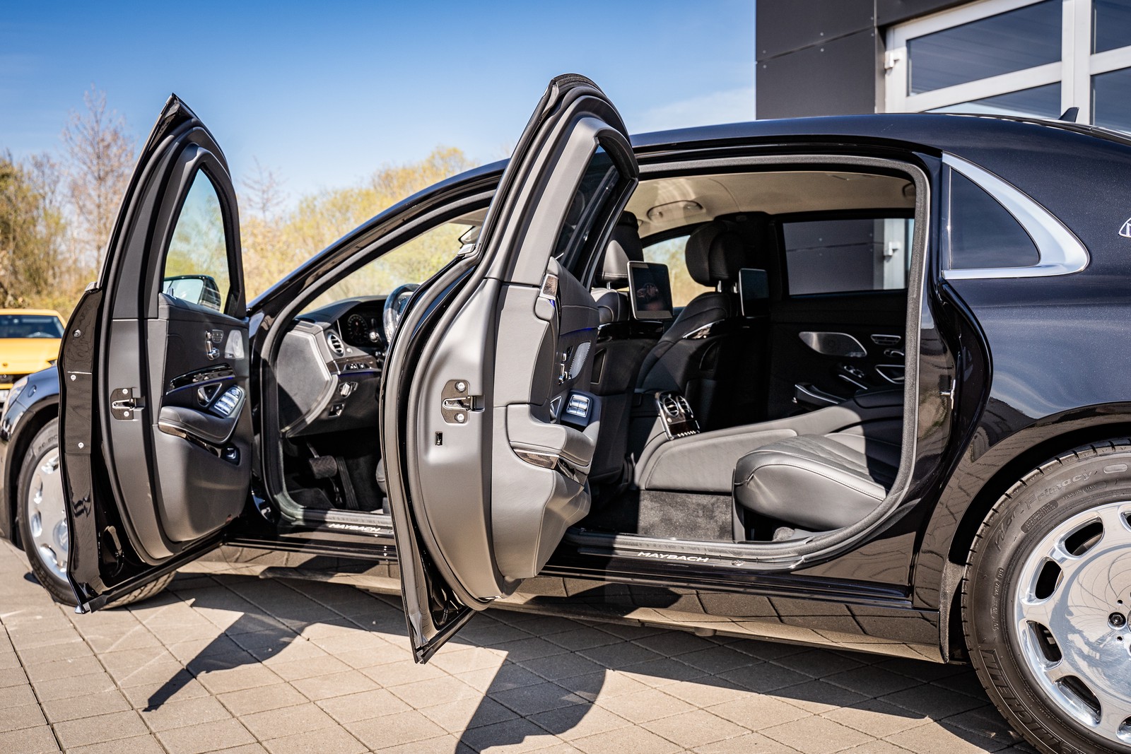 2024 Armored Mercedes-Maybach S650, 2/19