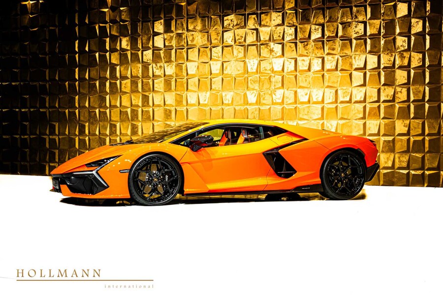 2025 Lamborghini Revuelto, 2/17
