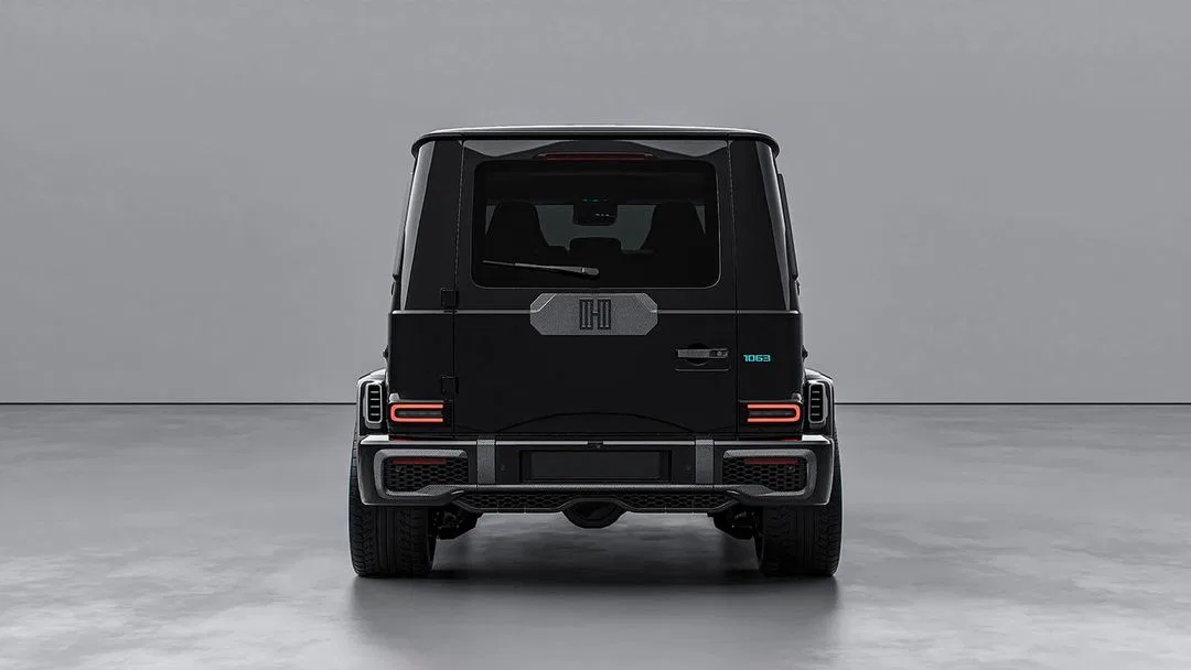 2025 HOF Sir Class 1063, rear three-quarter view