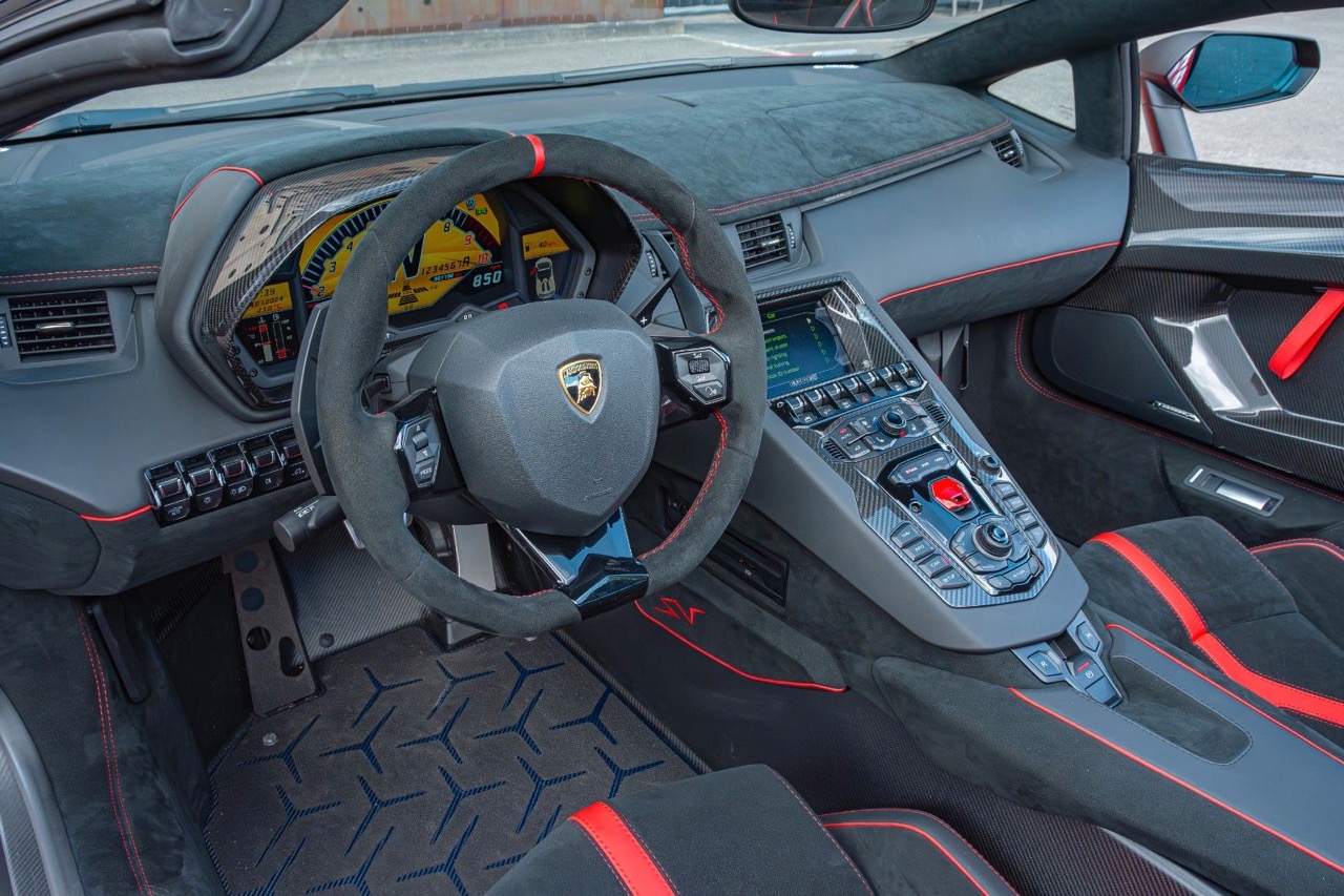 2017 Lamborghini Aventador SV Roadster, 2/16