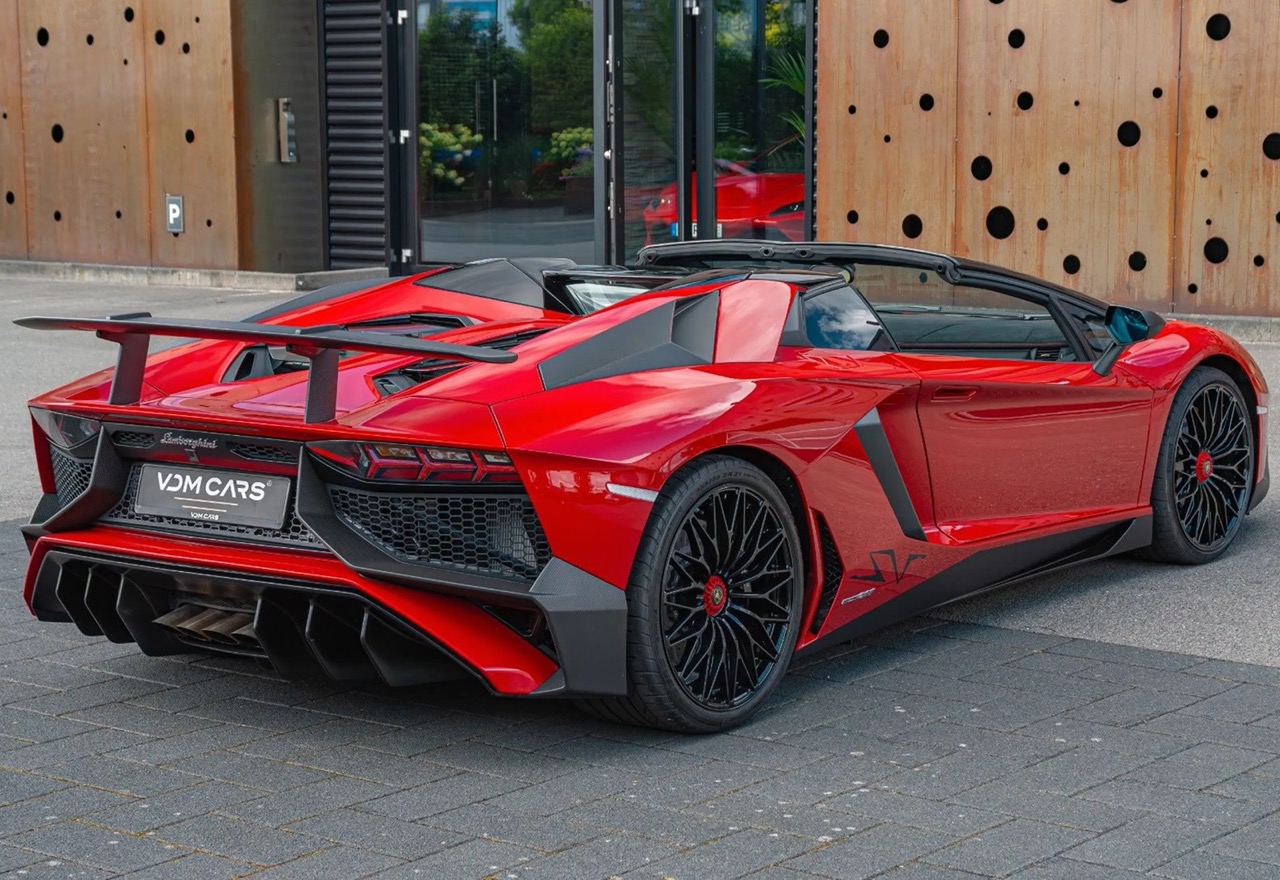 2017 Lamborghini Aventador SV Roadster, 13/16