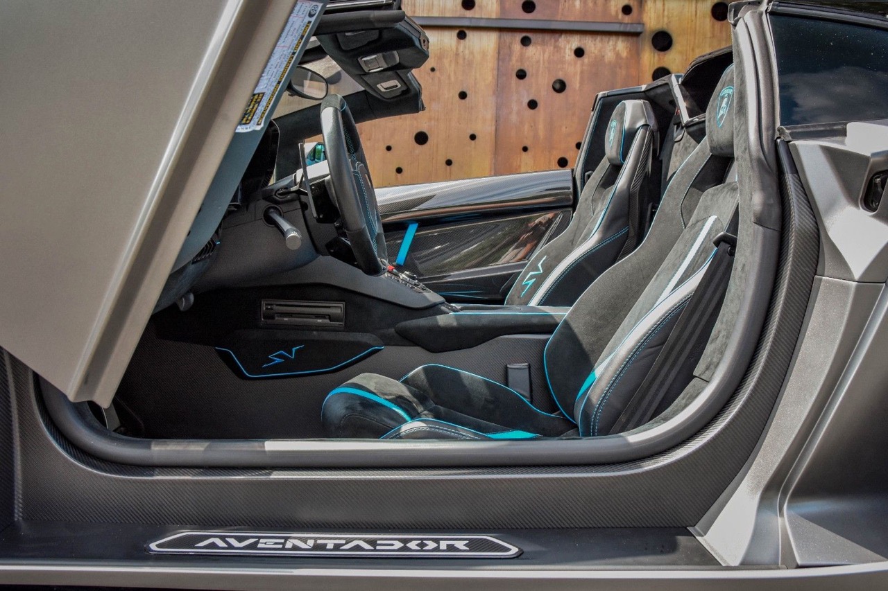 2017 Lamborghini Aventador SV Roadster, 2/20