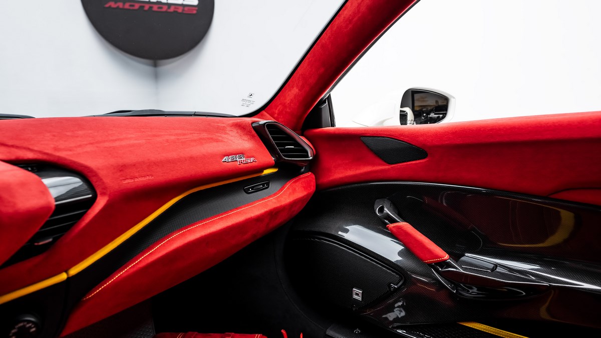 2020 Ferrari 488 Pista, 9/18