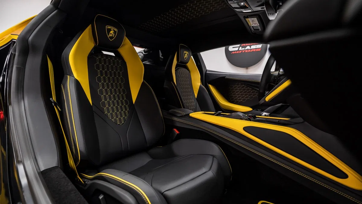 2024 Lamborghini Revuelto interior, seats, Black