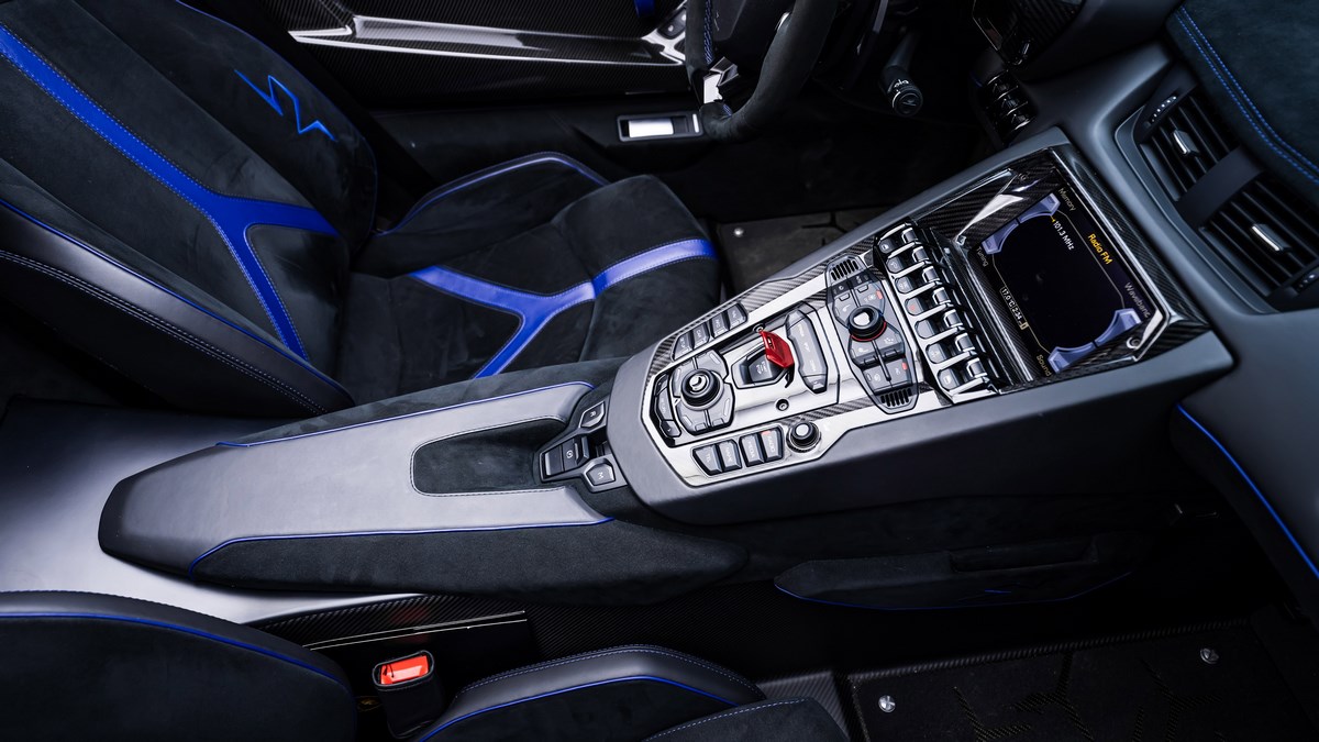 2016 Lamborghini Aventador SV Roadster, 9/16