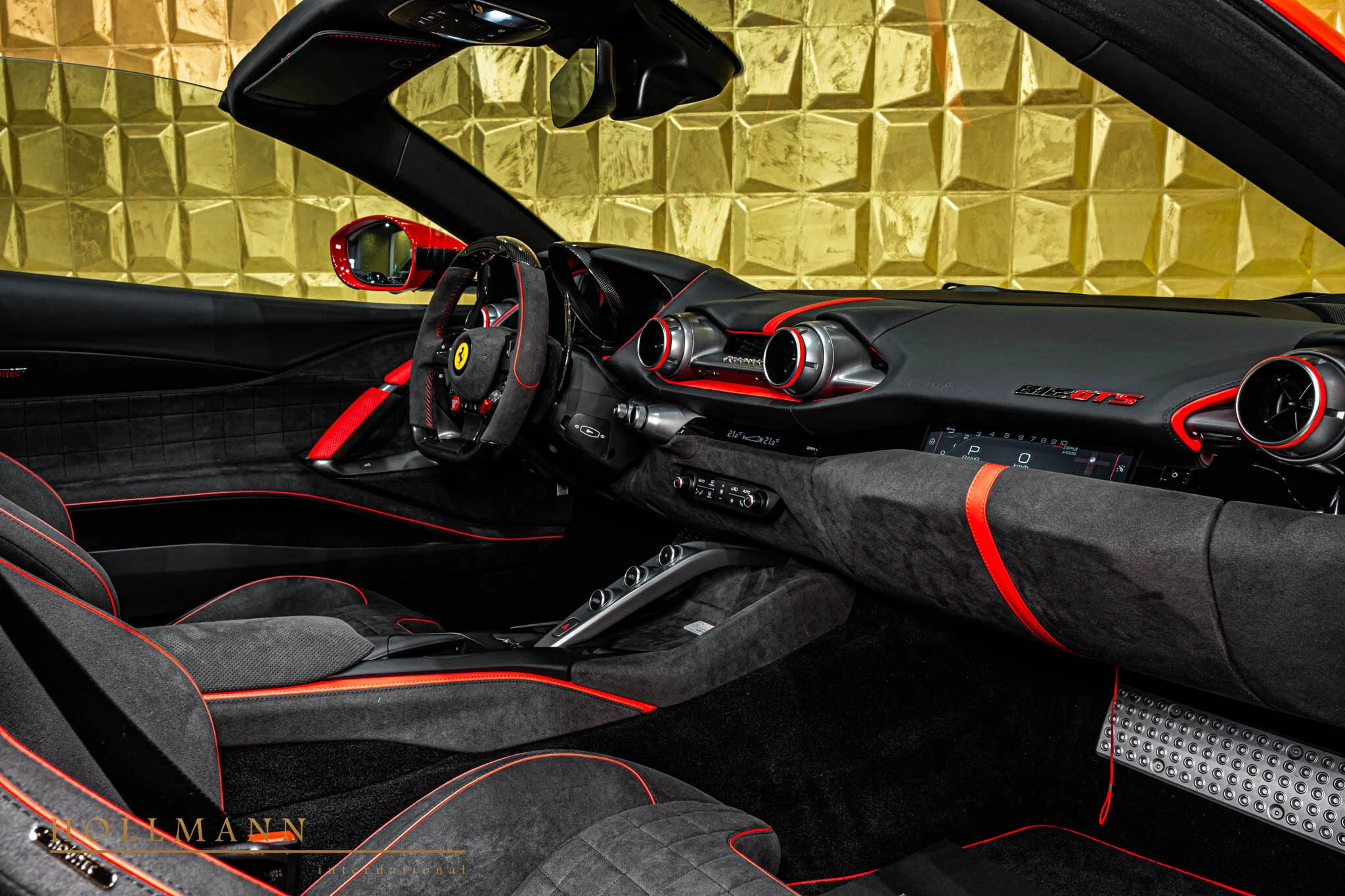 2025 812 Novitec N-Largo interior, Black Alcantara Nero