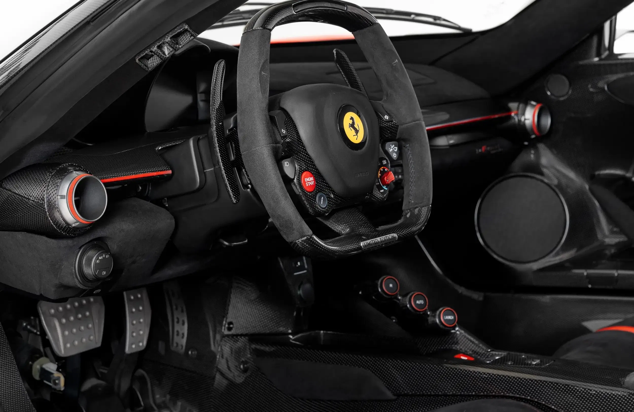 2016 Ferrari LaFerrari Aperta interior, Black
