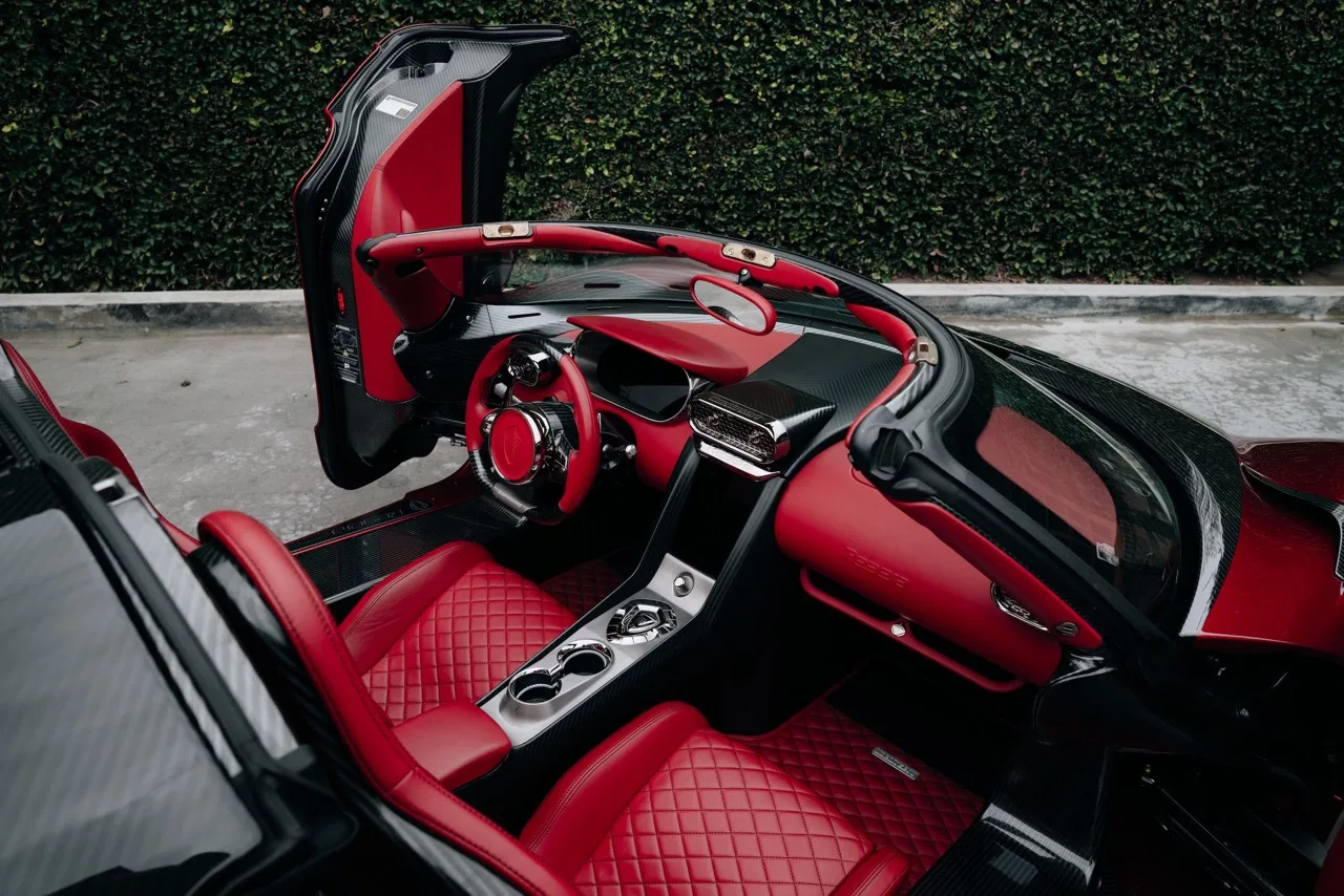 2021 Koenigsegg Regera interior, Red
