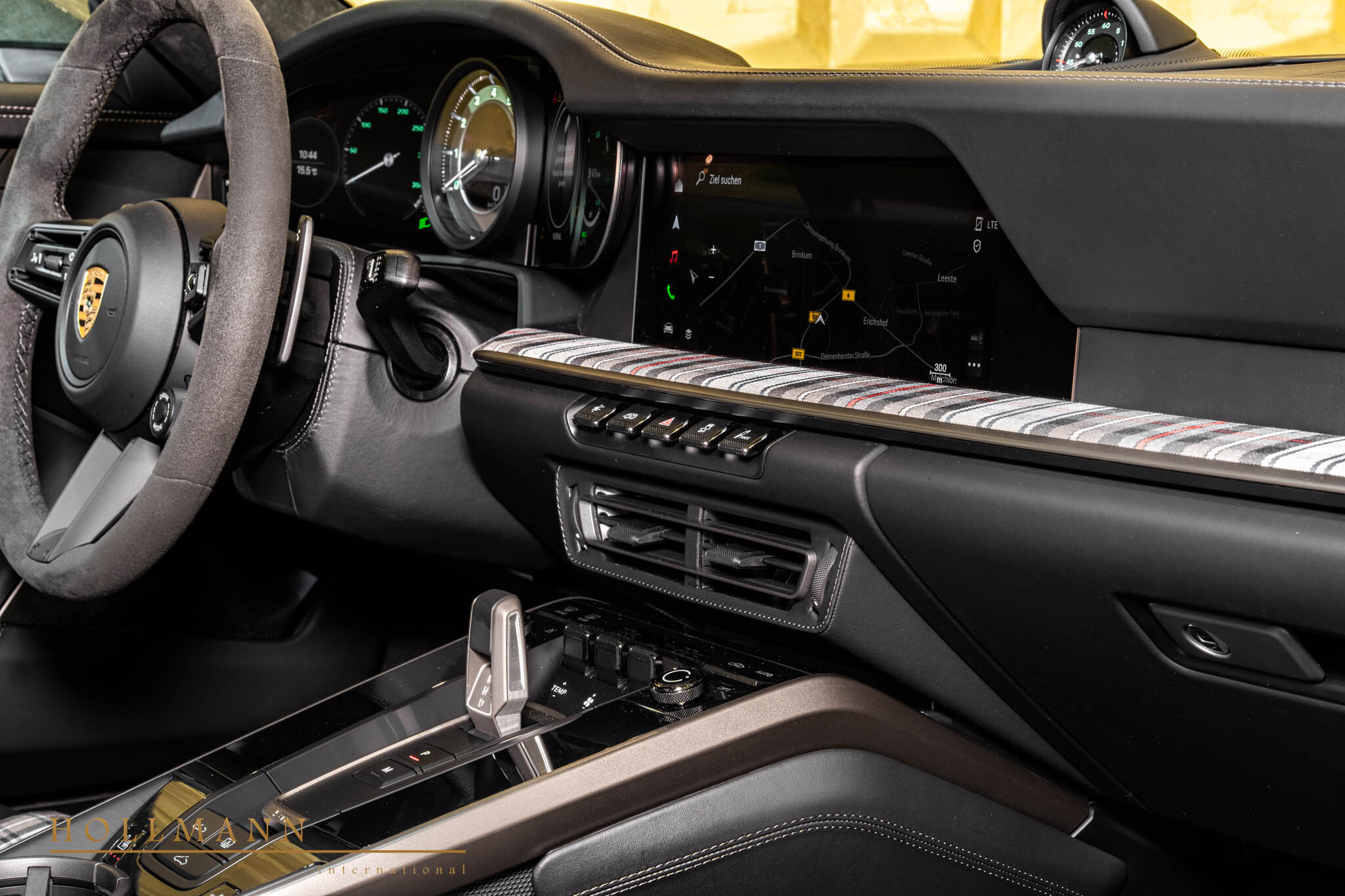 2025 Porsche 911 Turbo 50 Years, 15/17