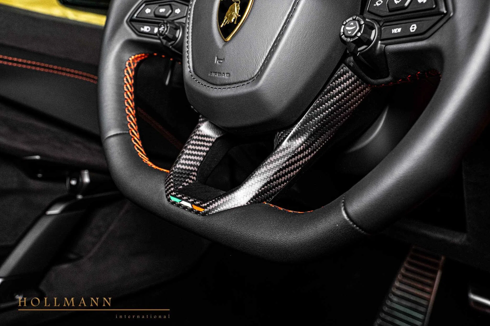 2025 Lamborghini Revuelto interior, steering wheel