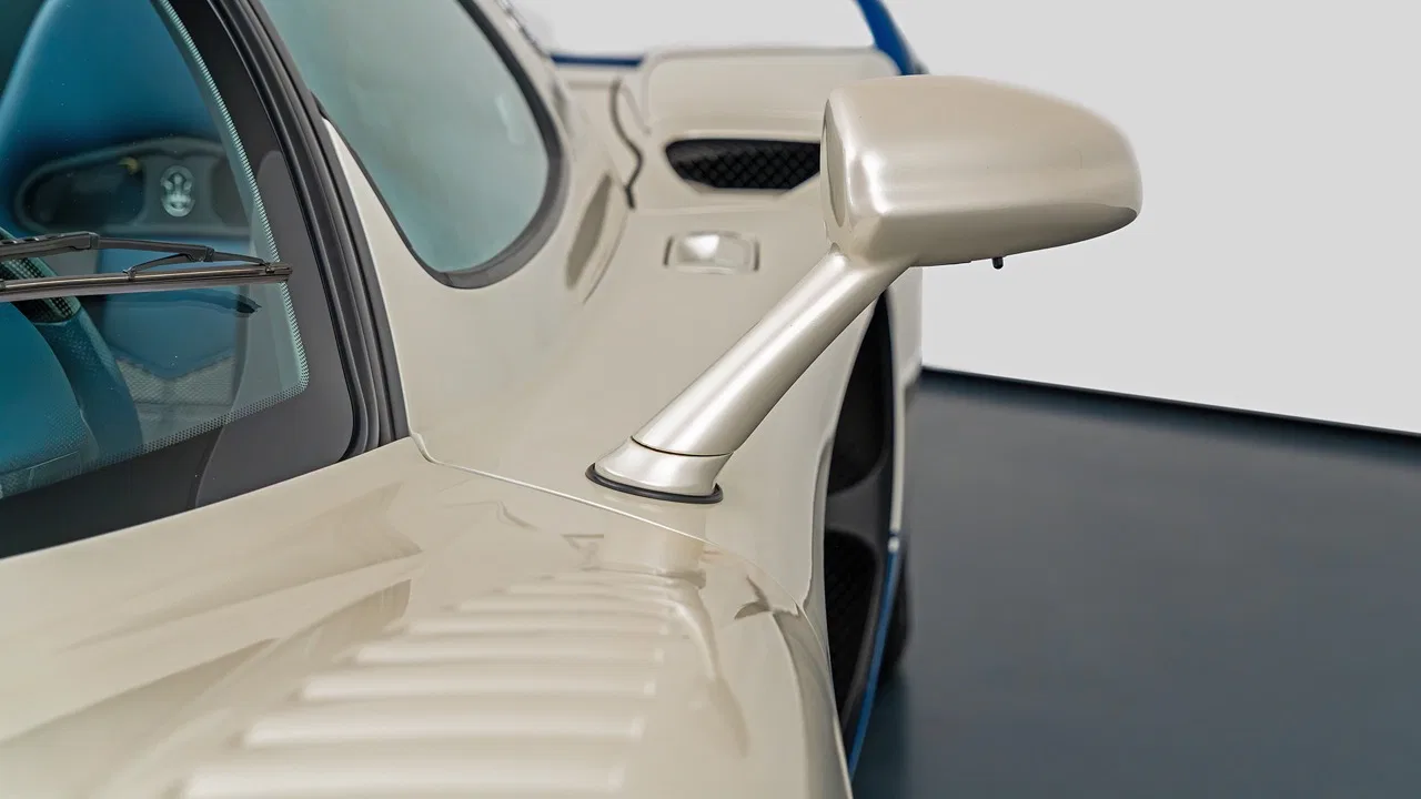 2005 Maserati MC12 interior, door panel, Blue Leather