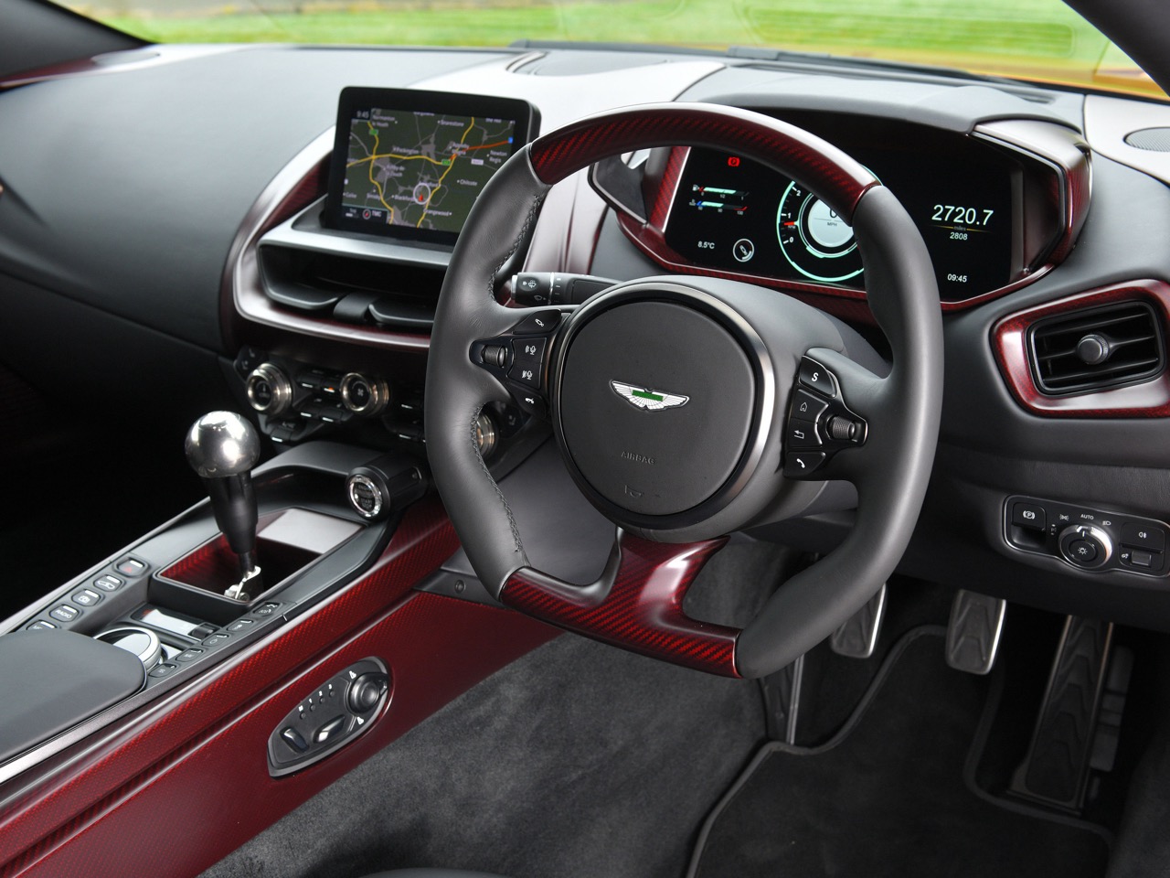 2025 Aston Martin Valour, 2/20