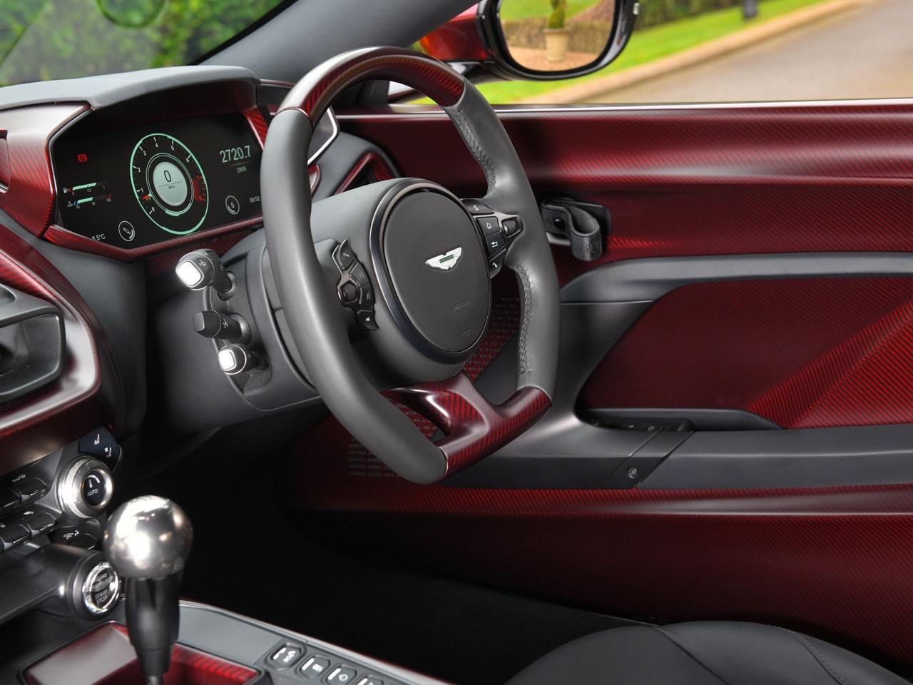 2025 Aston Martin Valour, 3/20
