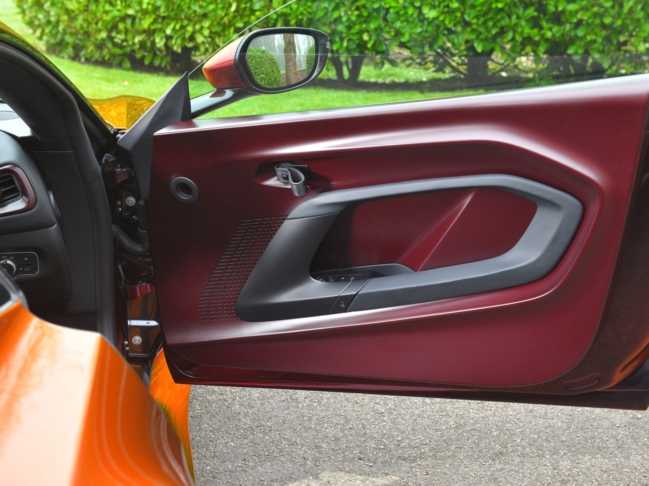 2025 Aston Martin Valour, 9/20