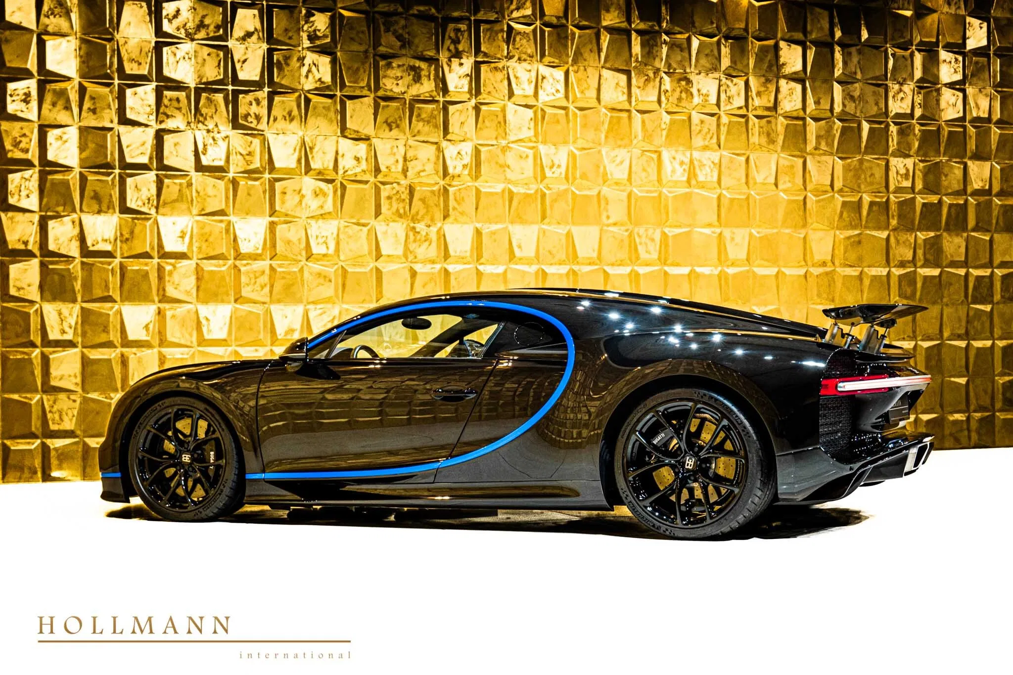 2018 Bugatti Chiron for sale, exterior, Black Carbon