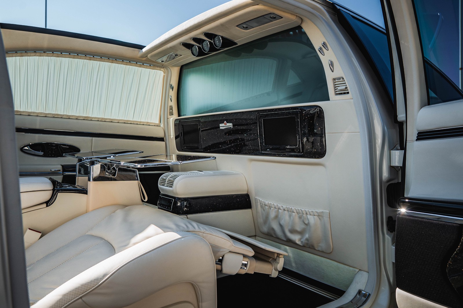 2012 Maybach 62S Landaulet, 3/20