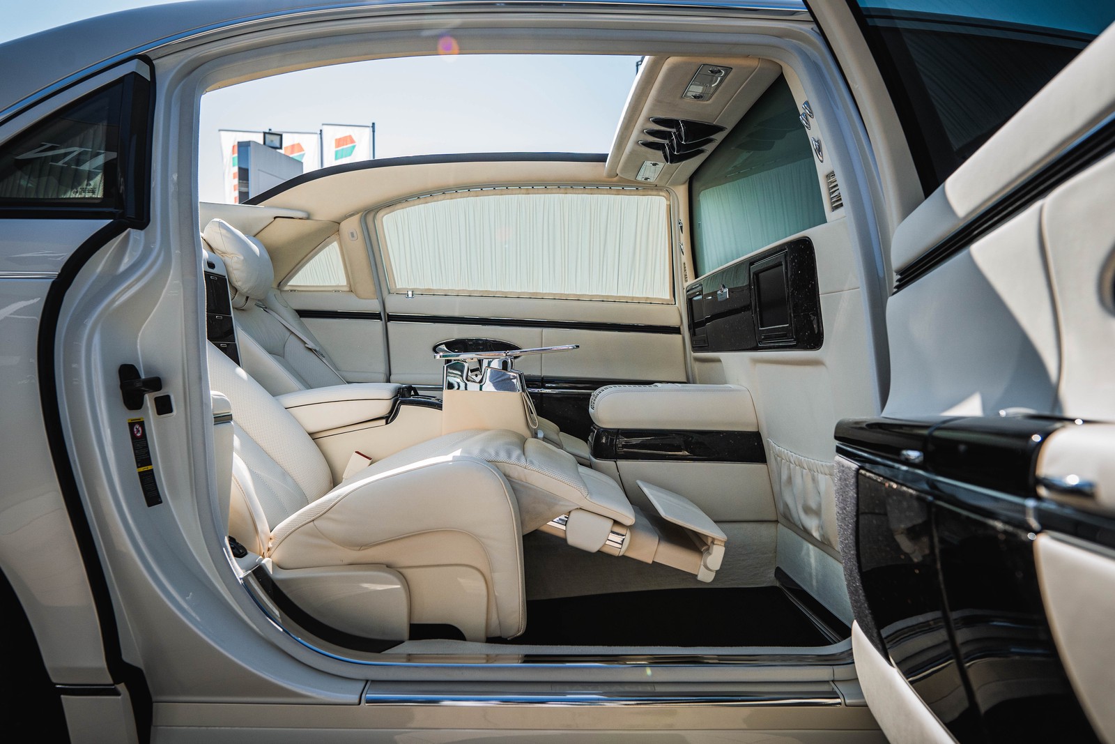 2012 Maybach 62S Landaulet, 4/20
