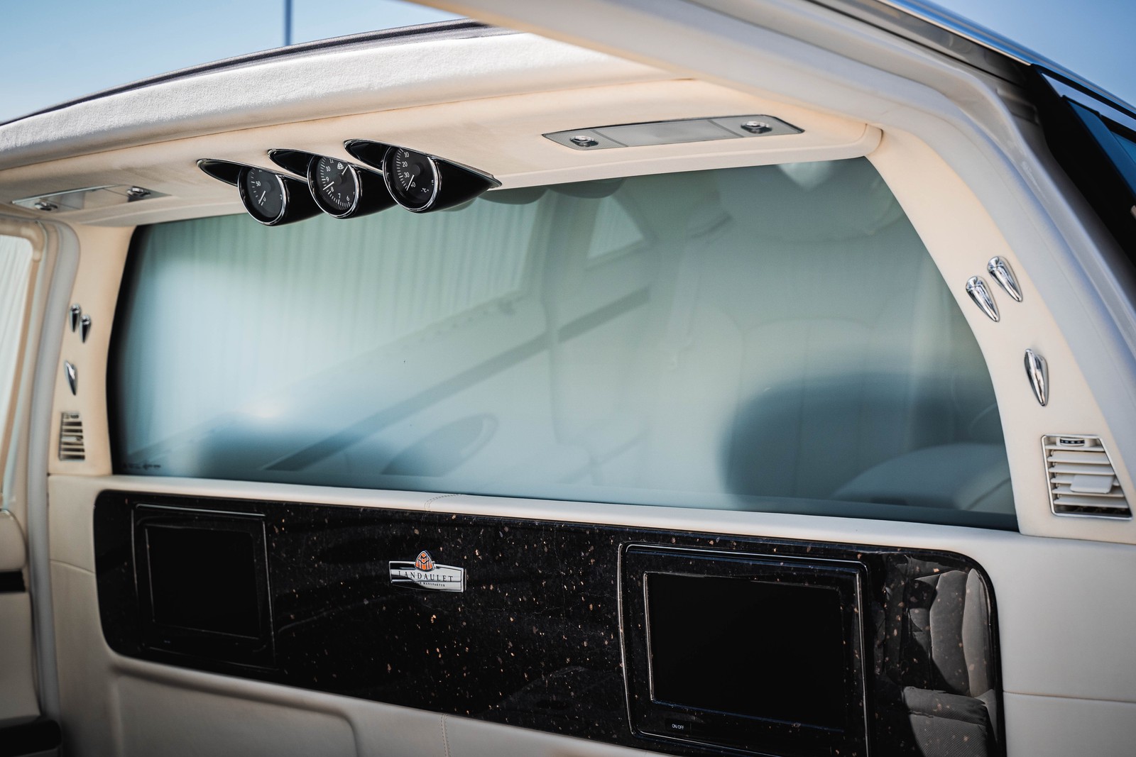 2012 Maybach 62S Landaulet, 19/20