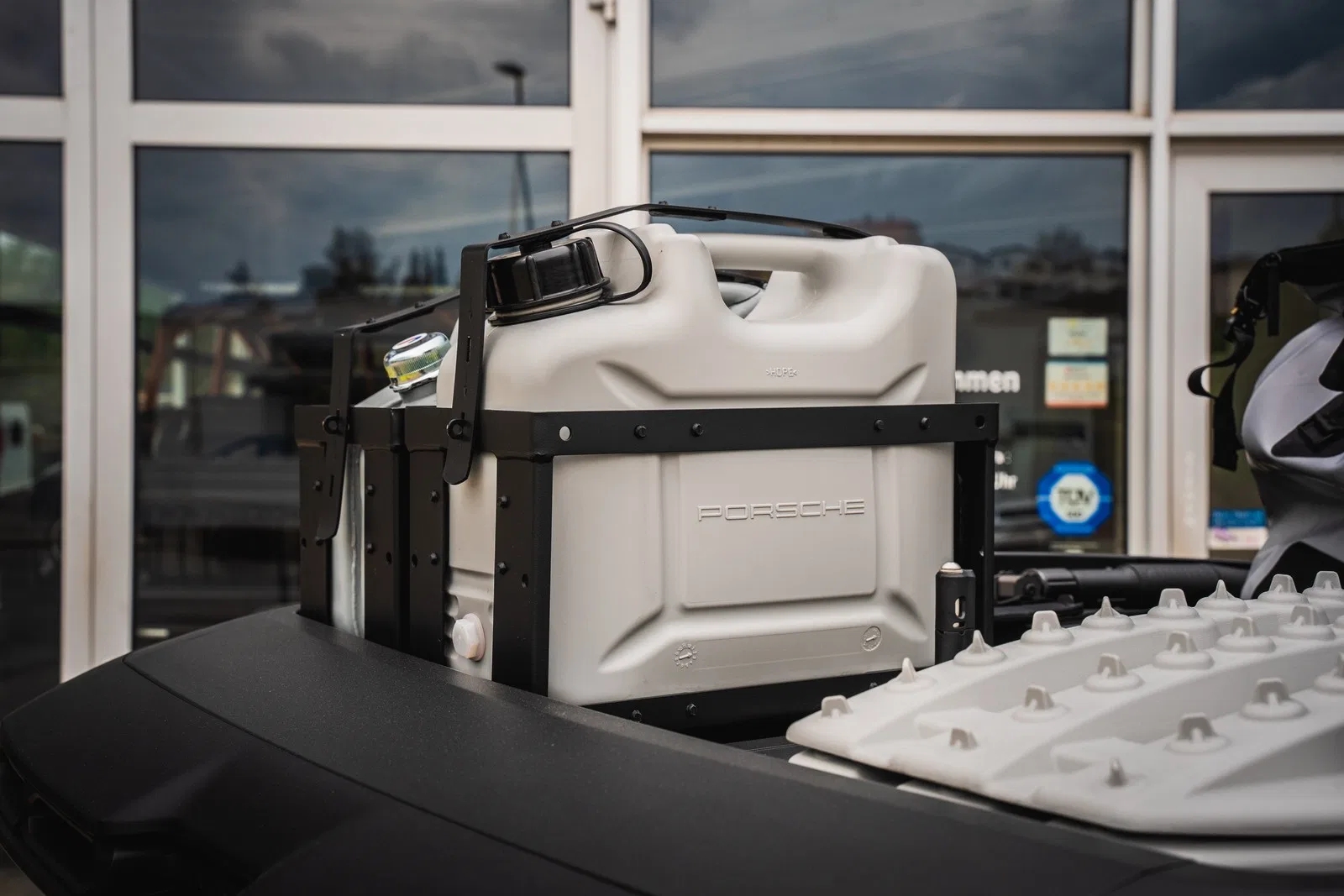 2025 Porsche 992 Dakar trunk