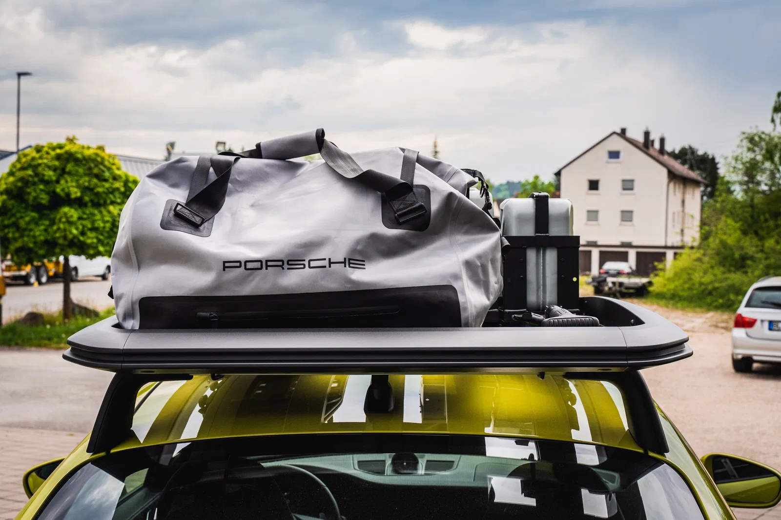2025 Porsche 992 Dakar trunk